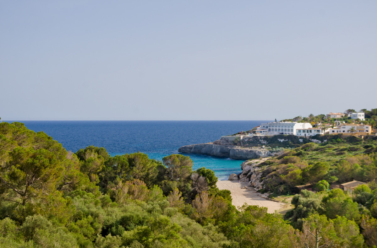 Reihenhaus Mallorca kaufen: Meerblick-Terrasse & strandnahe Toplage
