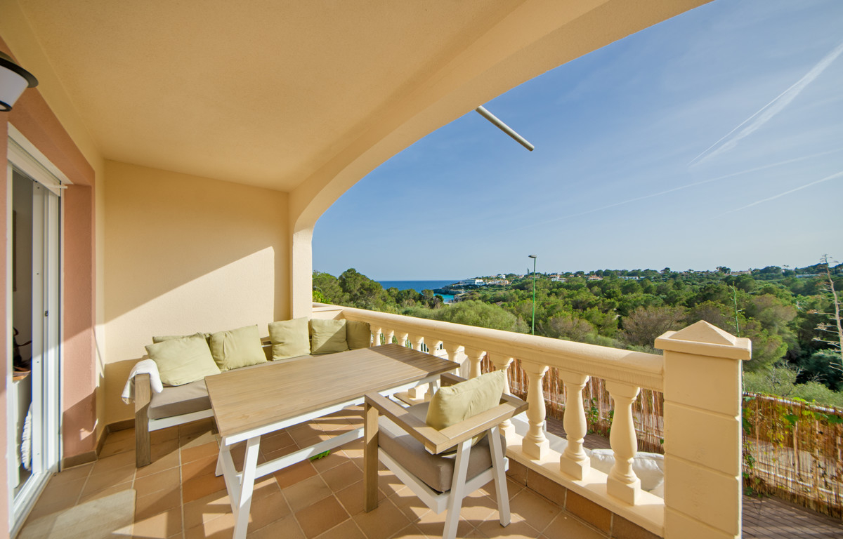 Reihenhaus Mallorca kaufen: Meerblick-Terrasse & strandnahe Toplage