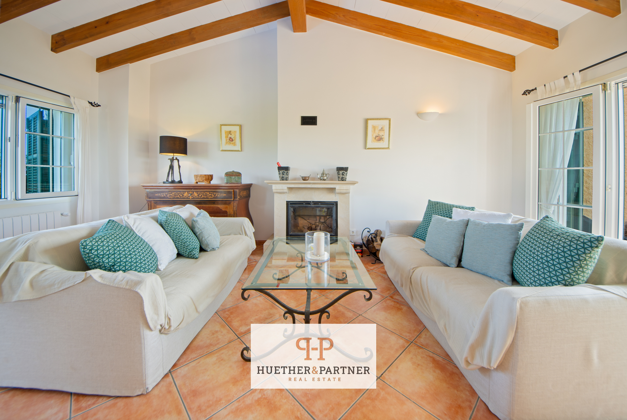 Mediterrane Doppelhaushälfte mit ETV-Lizenz, Pool und Meerblick in ruhiger Lage von Cala Romantica
