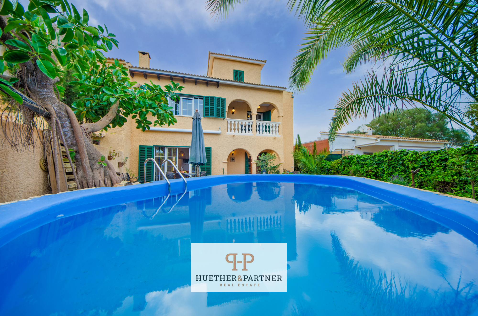 Mediterrane Doppelhaushälfte mit ETV-Lizenz, Pool und Meerblick in ruhiger Lage von Cala Romantica
