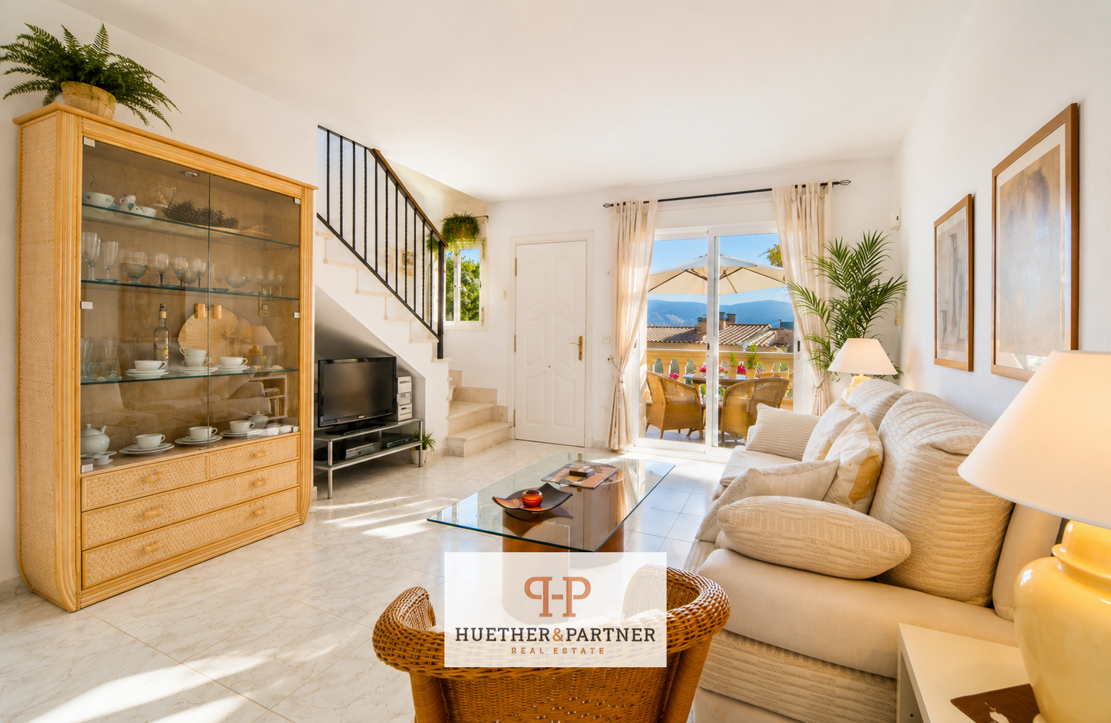 Mediterranes Reihenhaus auf Mallorca mit Meerblick, Pool, großer Garage & Strandnähe