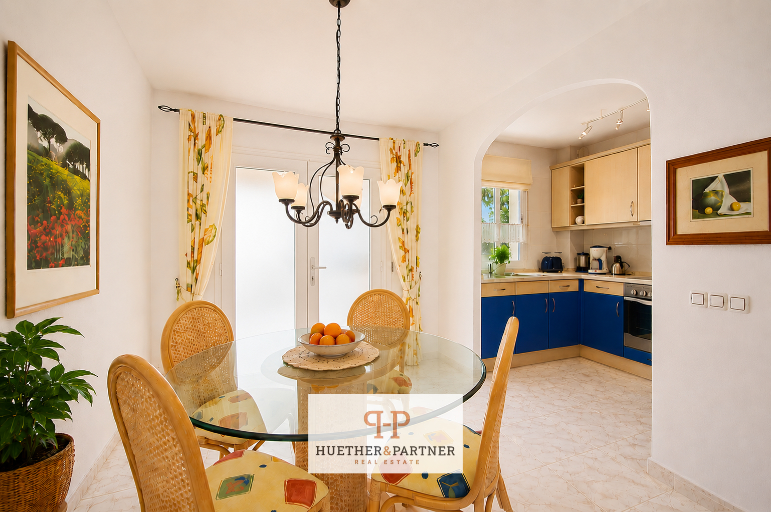 Mediterranes Reihenhaus auf Mallorca mit Meerblick, Pool, großer Garage & Strandnähe