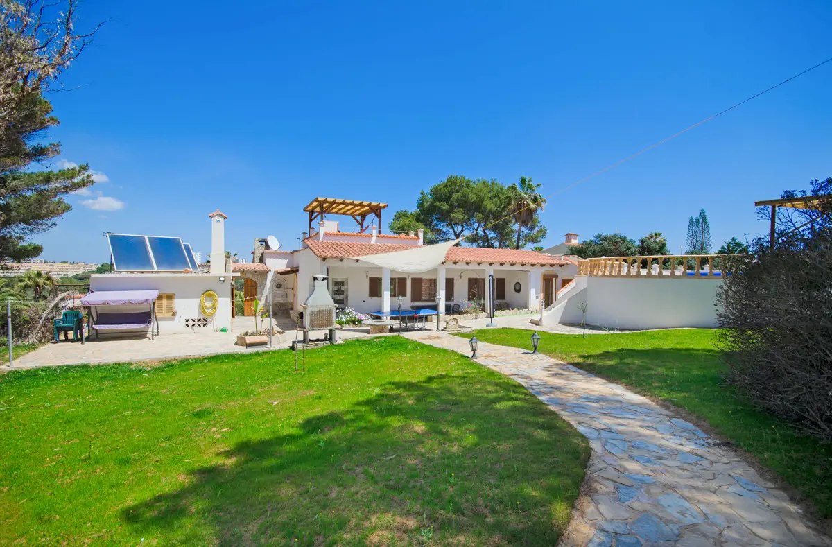 strandnahe Meerblick-Villa mit unbegrenzter ETV Lizenz