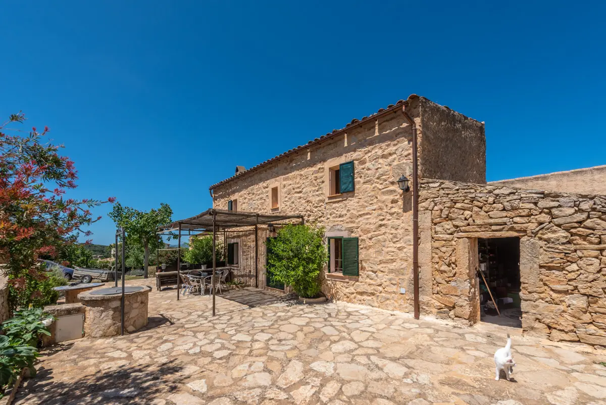 Finca mit Pool, Studio & Tennis in idyllischer Landlage