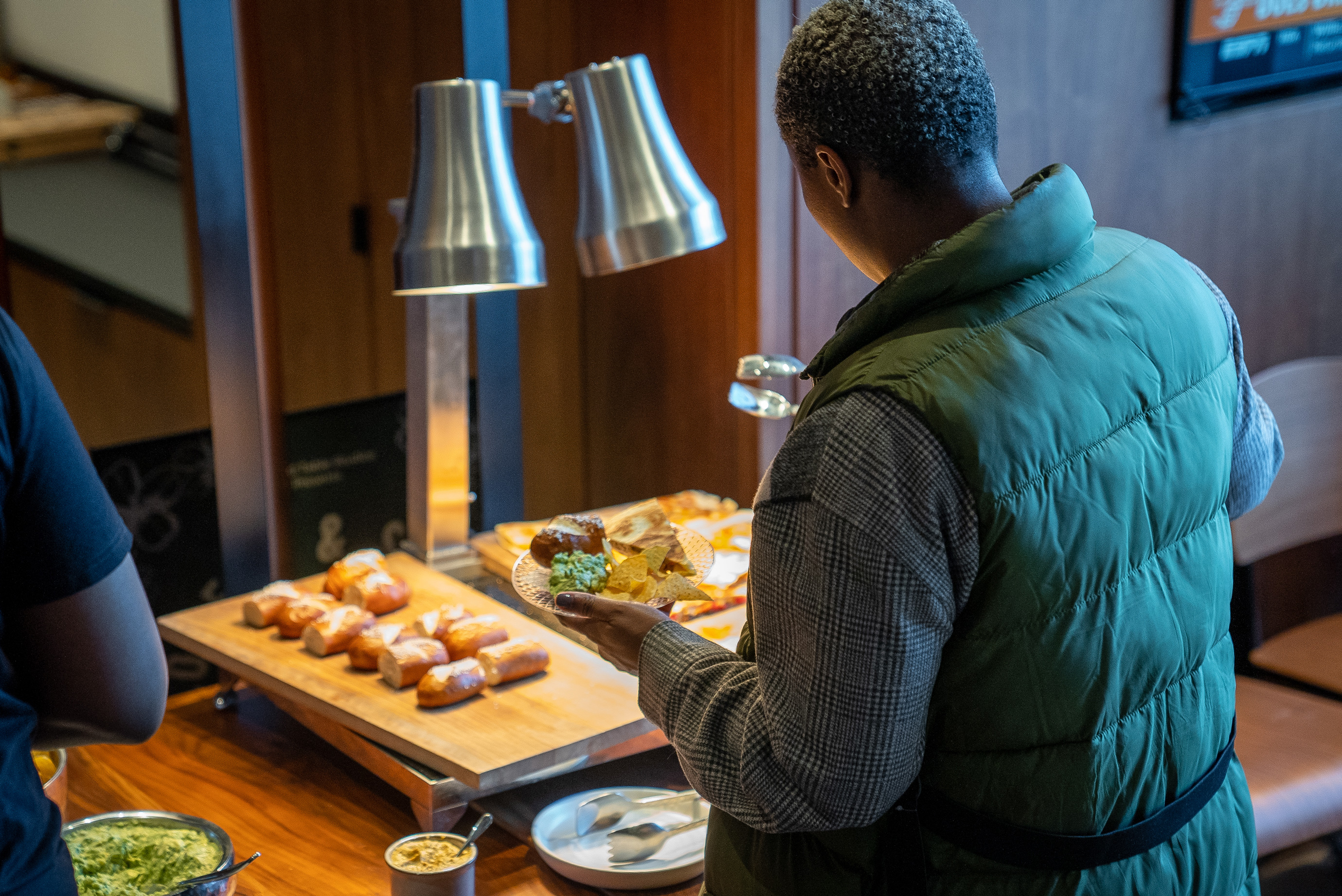 Book a tour Round table