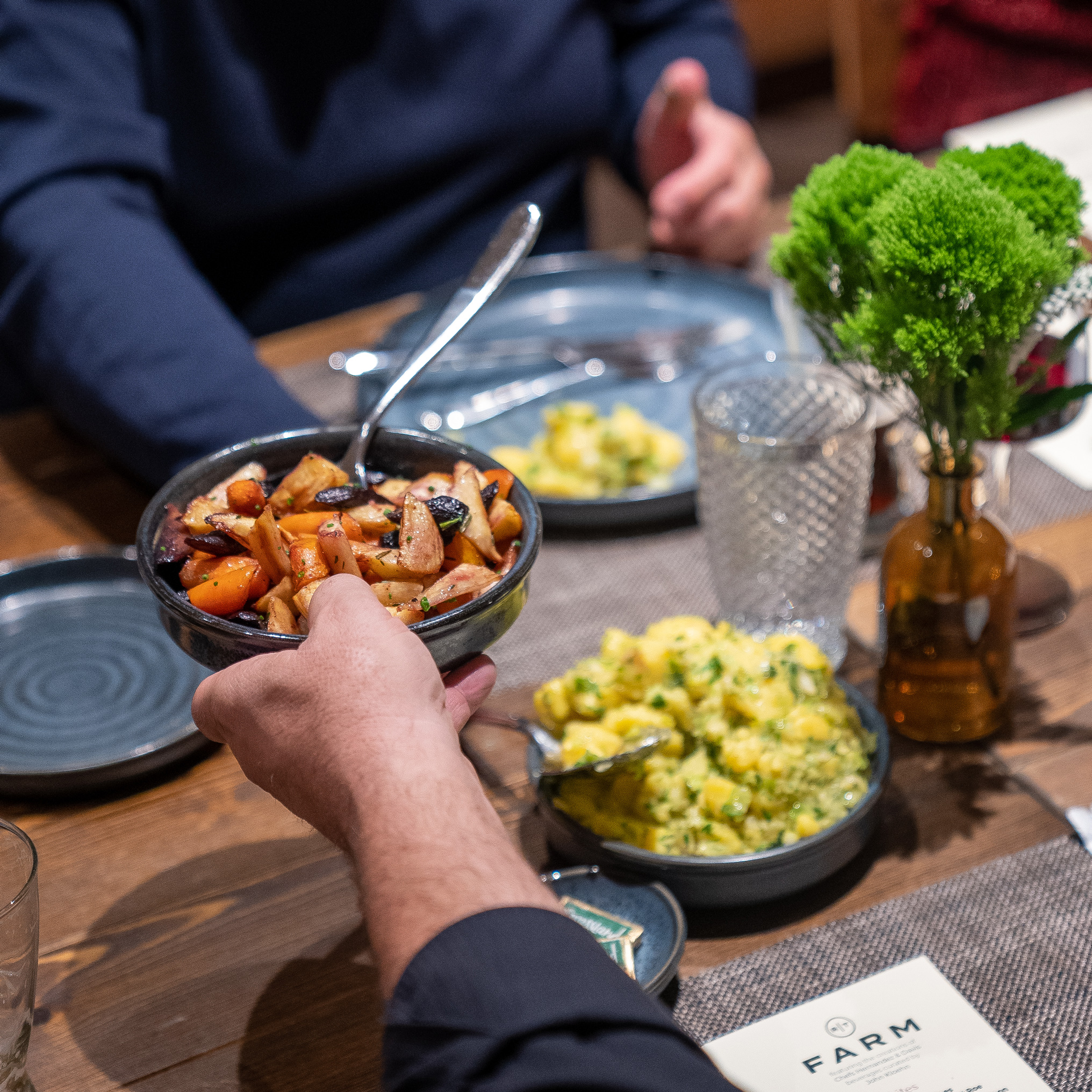 bar service round table