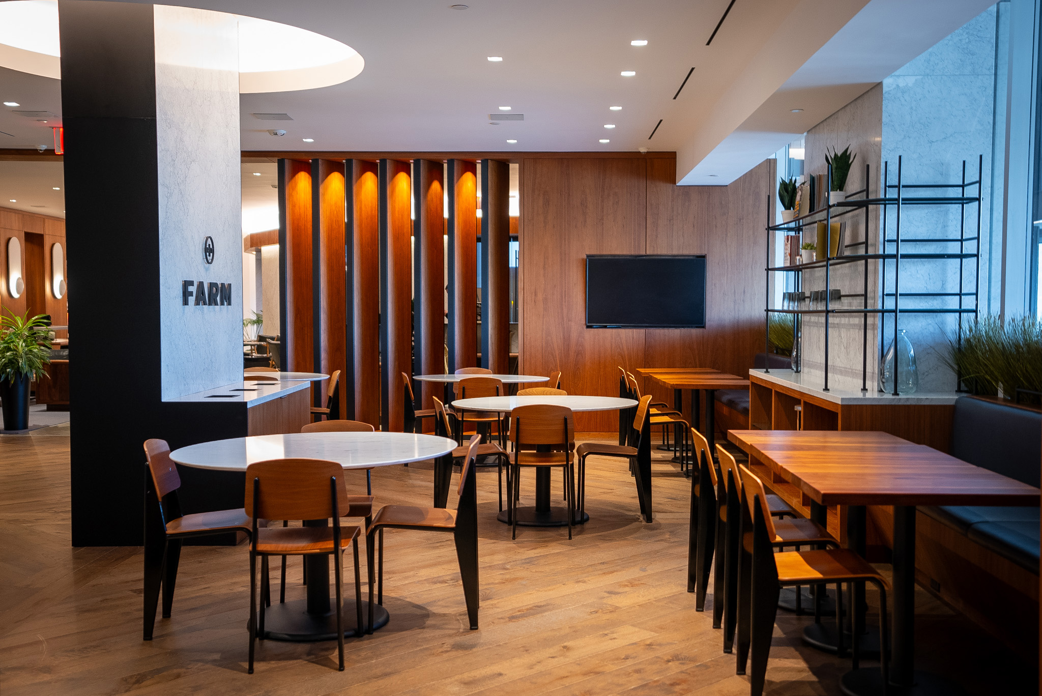 Book a tour Round table