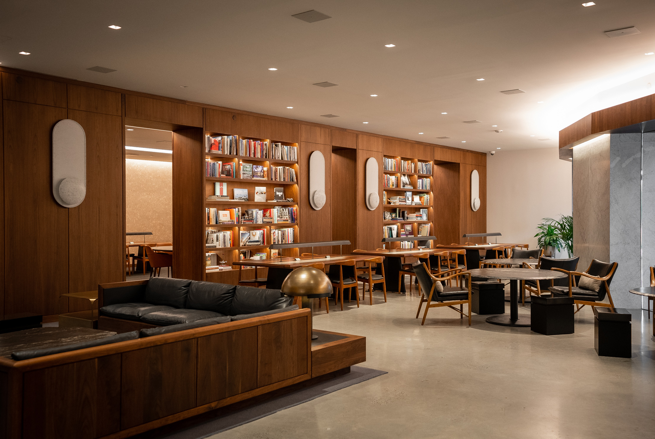 coworking round table