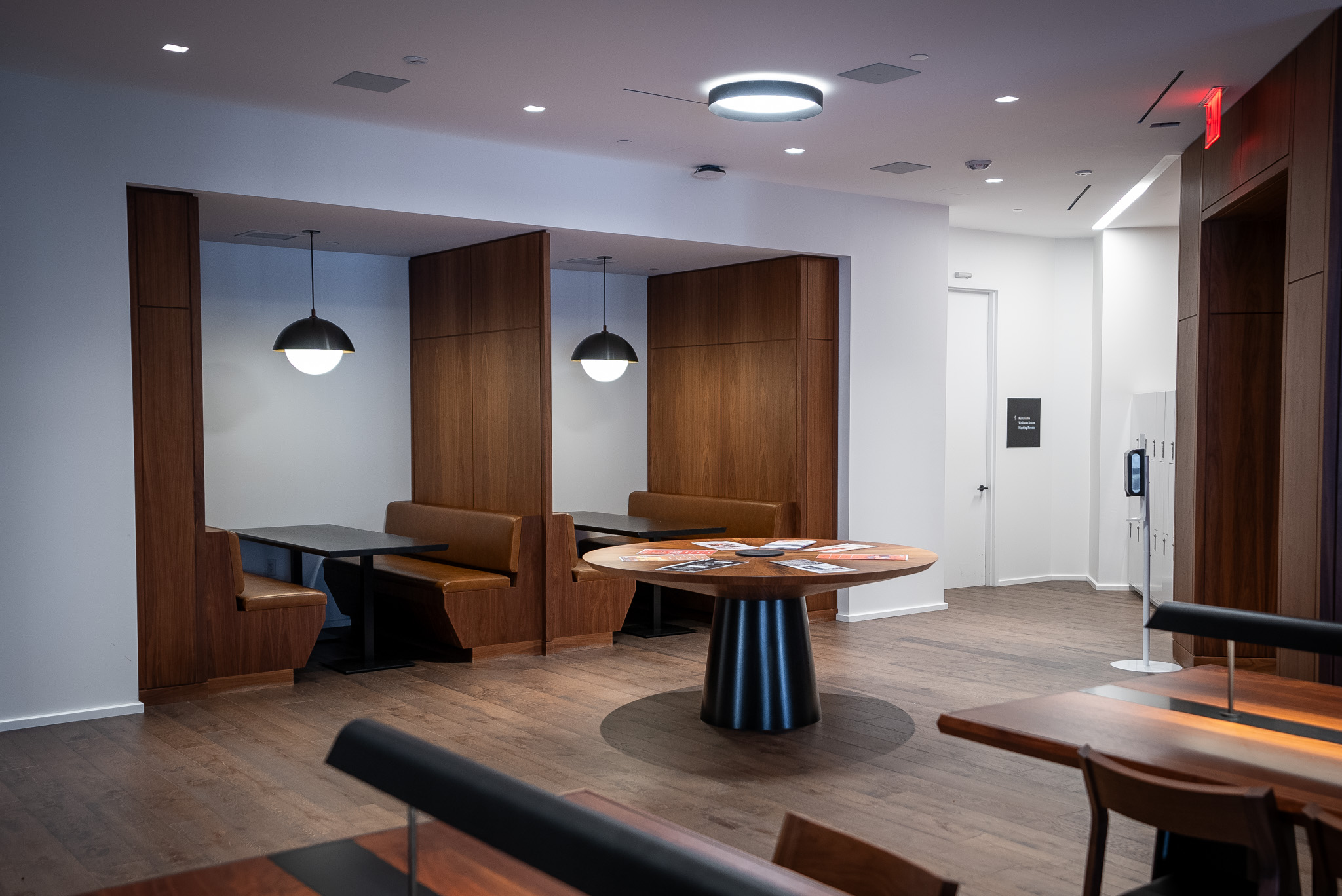 coworking round table