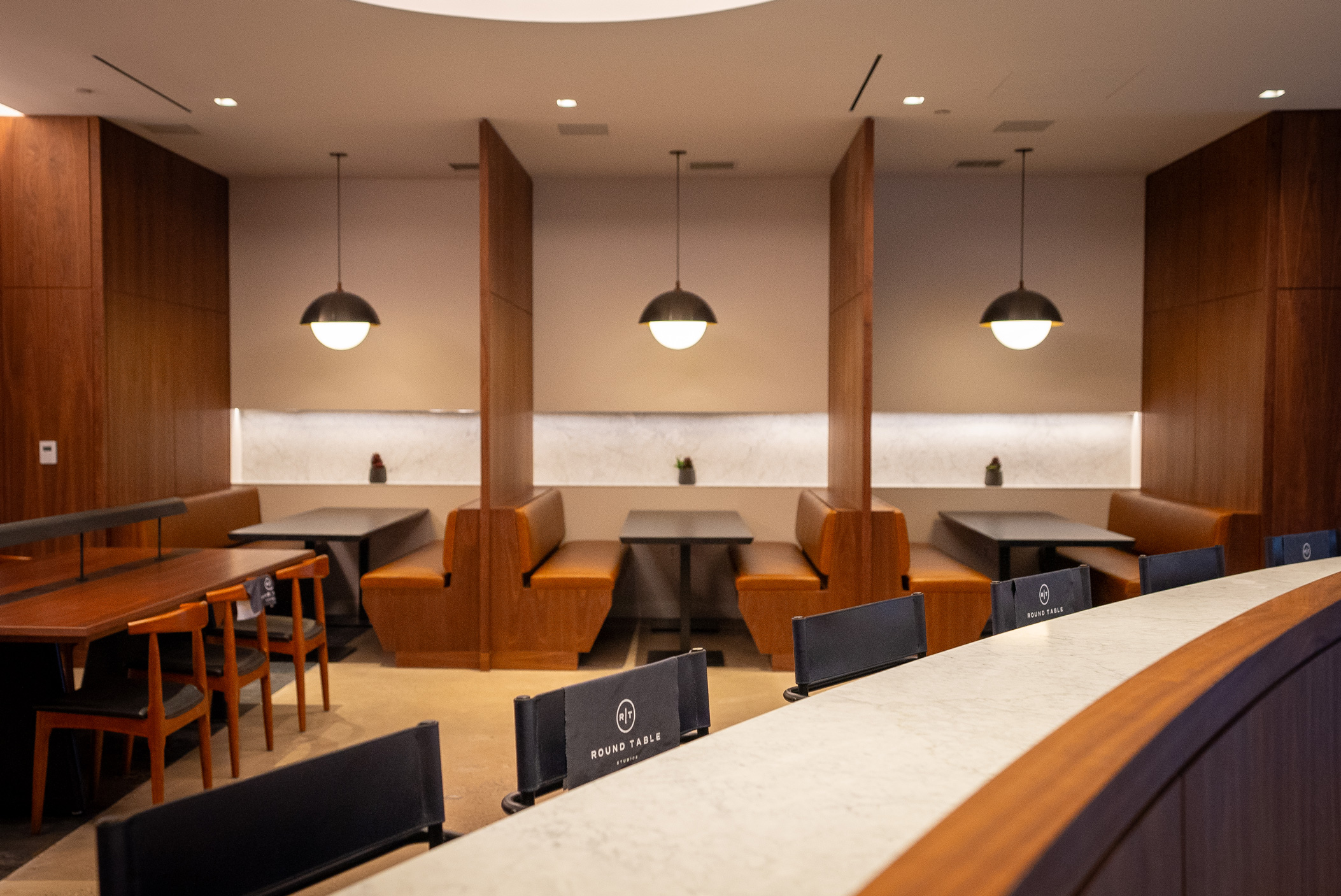 coworking round table