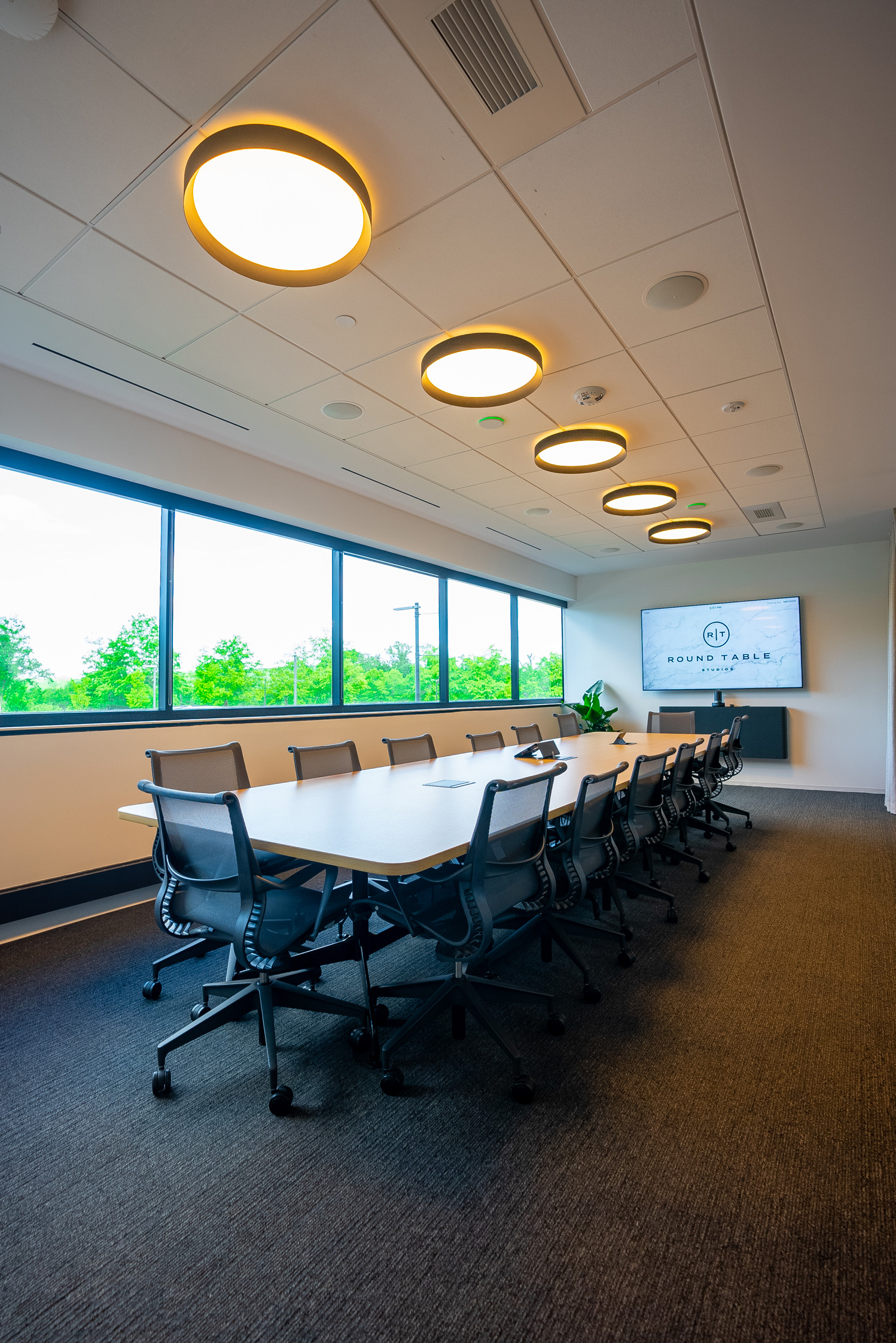 coworking round table