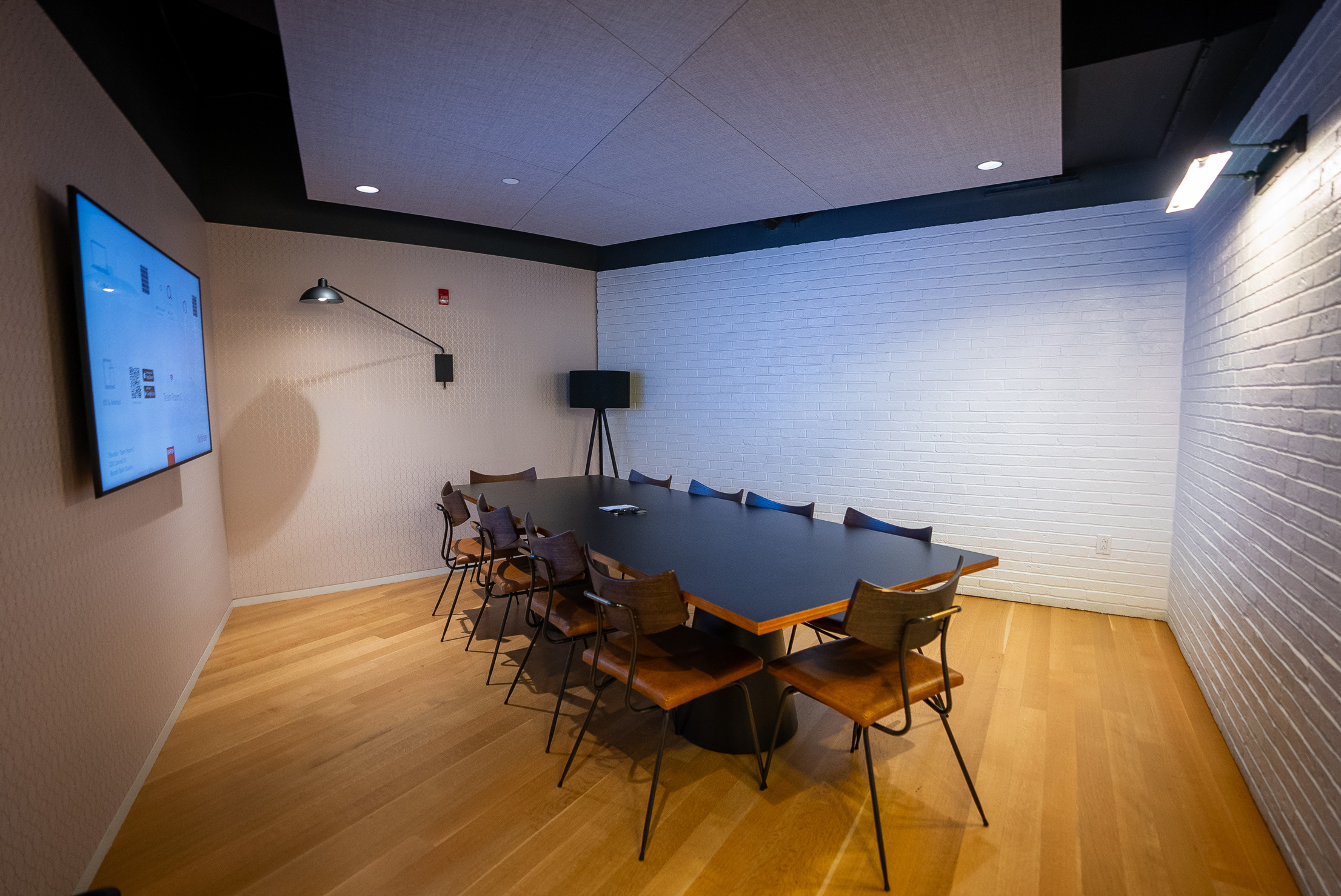 coworking round table