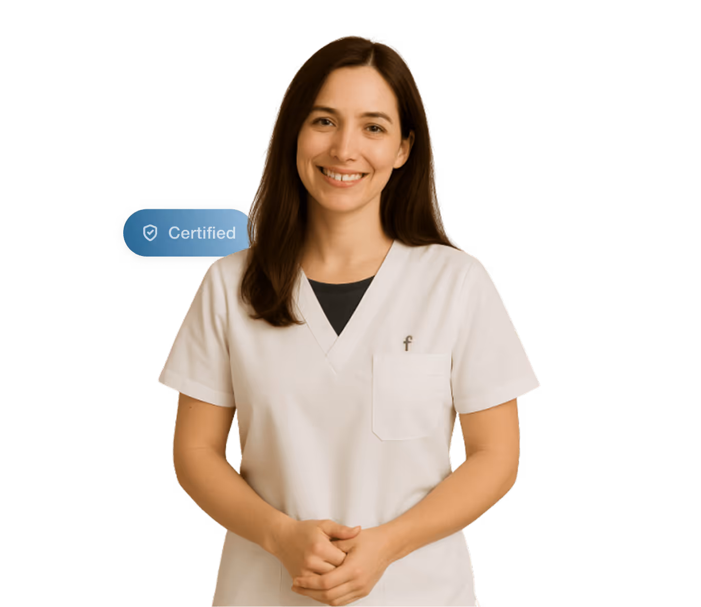 Lächelnde Frau in weißer medizinischer Kleidung mit Zertifizierungszeichen daneben.