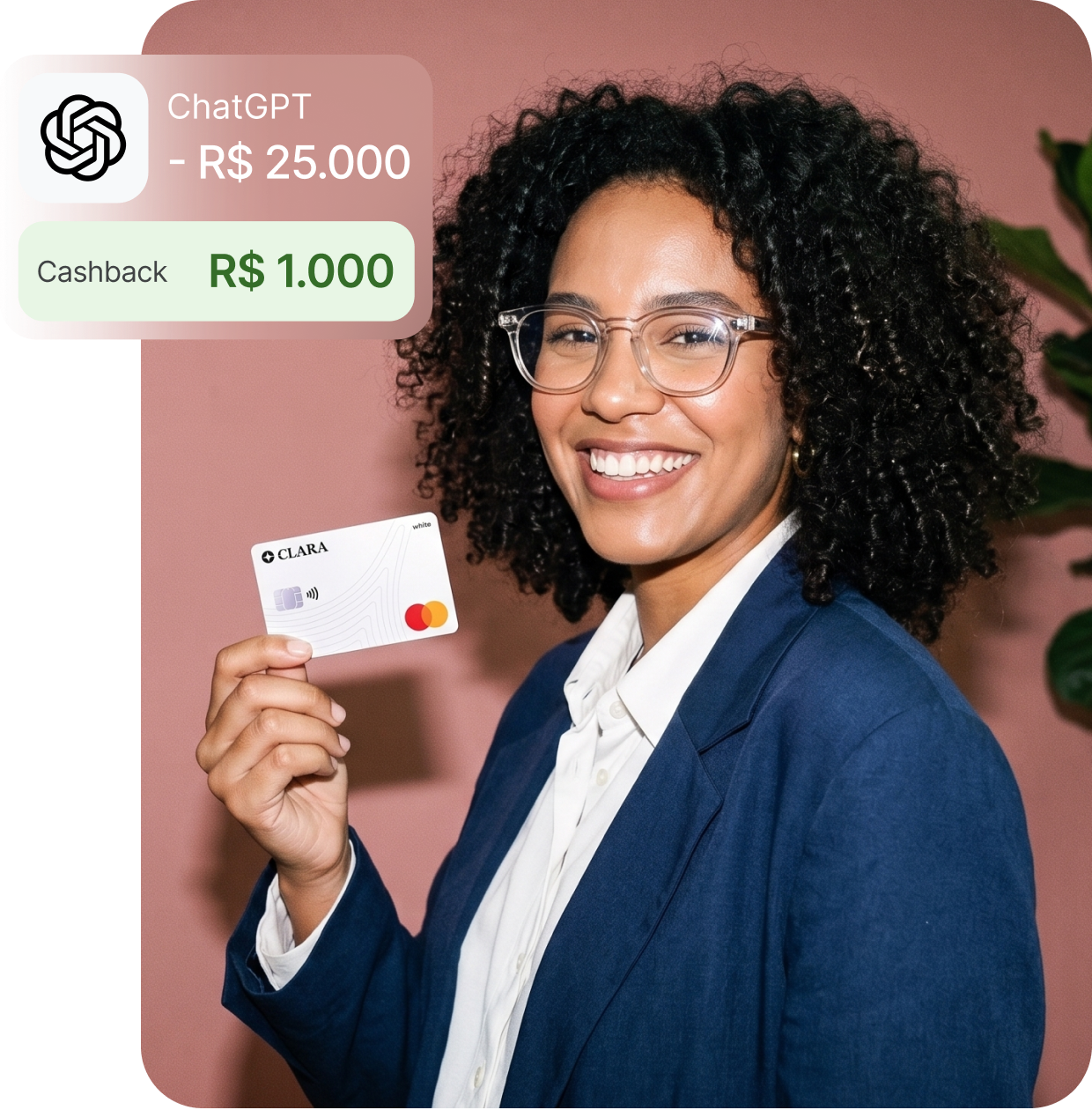 Smiling woman in glasses holding a Clara Mastercard credit card with cashback offer in Portuguese.