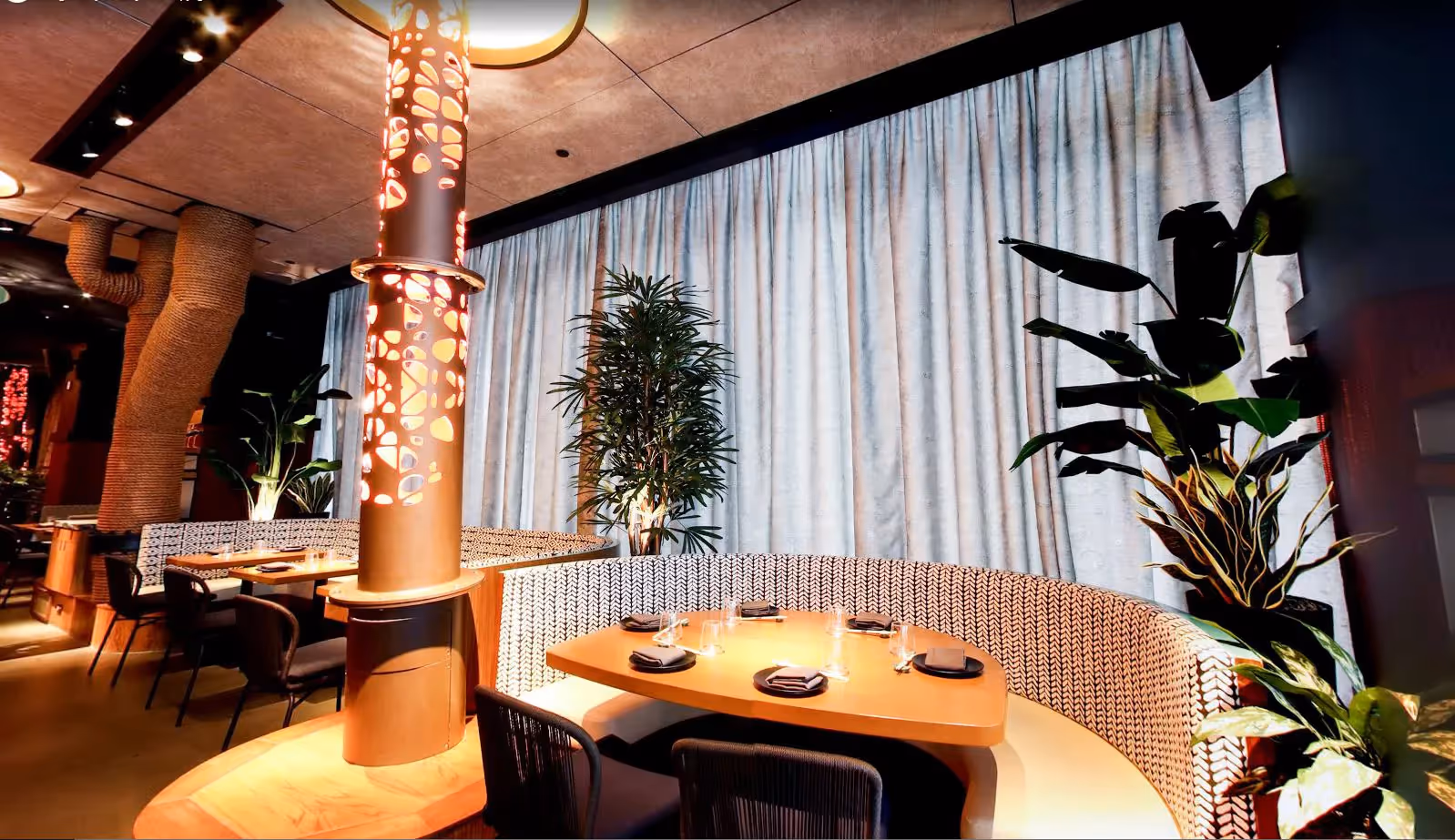 Komodo dining room interior