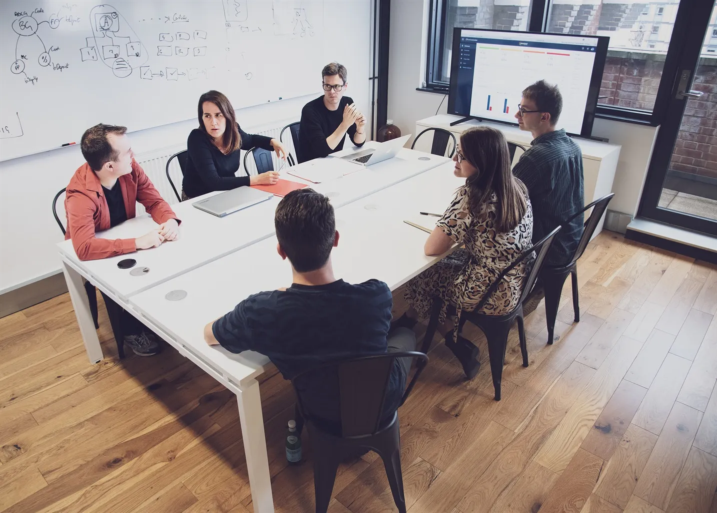 AVAMAE colleagues working together in the office