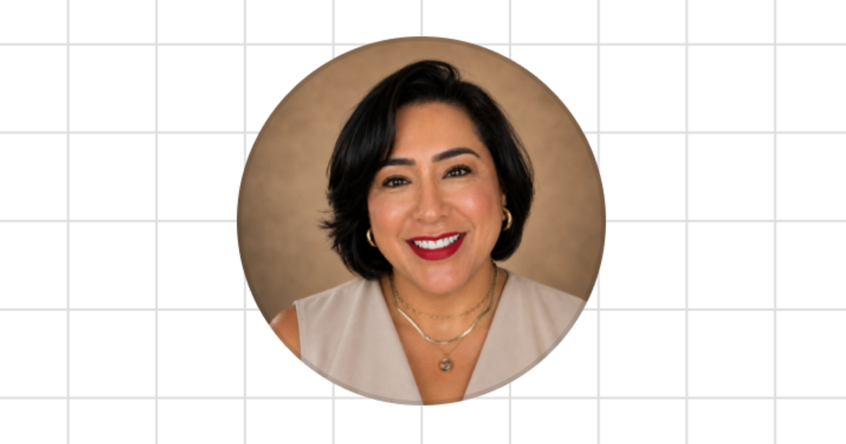 Cynthia Flores Viles Headshot