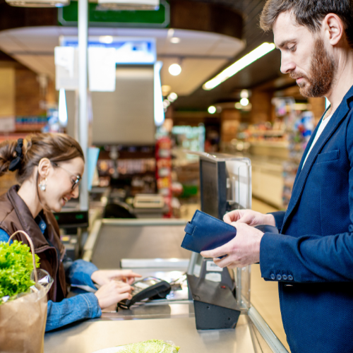 Employé en formation professionnelle dans un supermarché – grande distribution