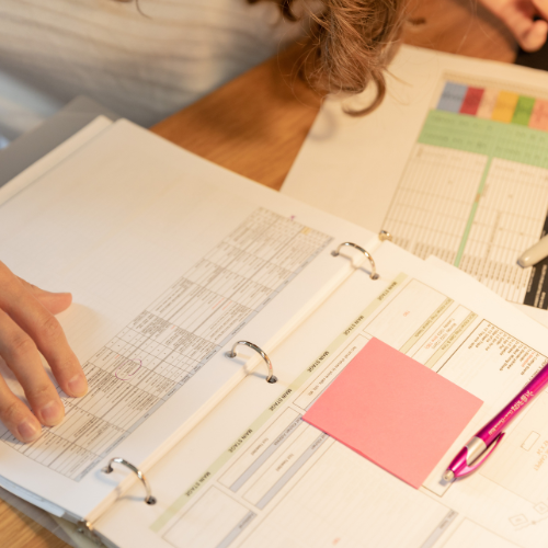 Groupe d’apprenants suivant une formation en organisation et secrétariat