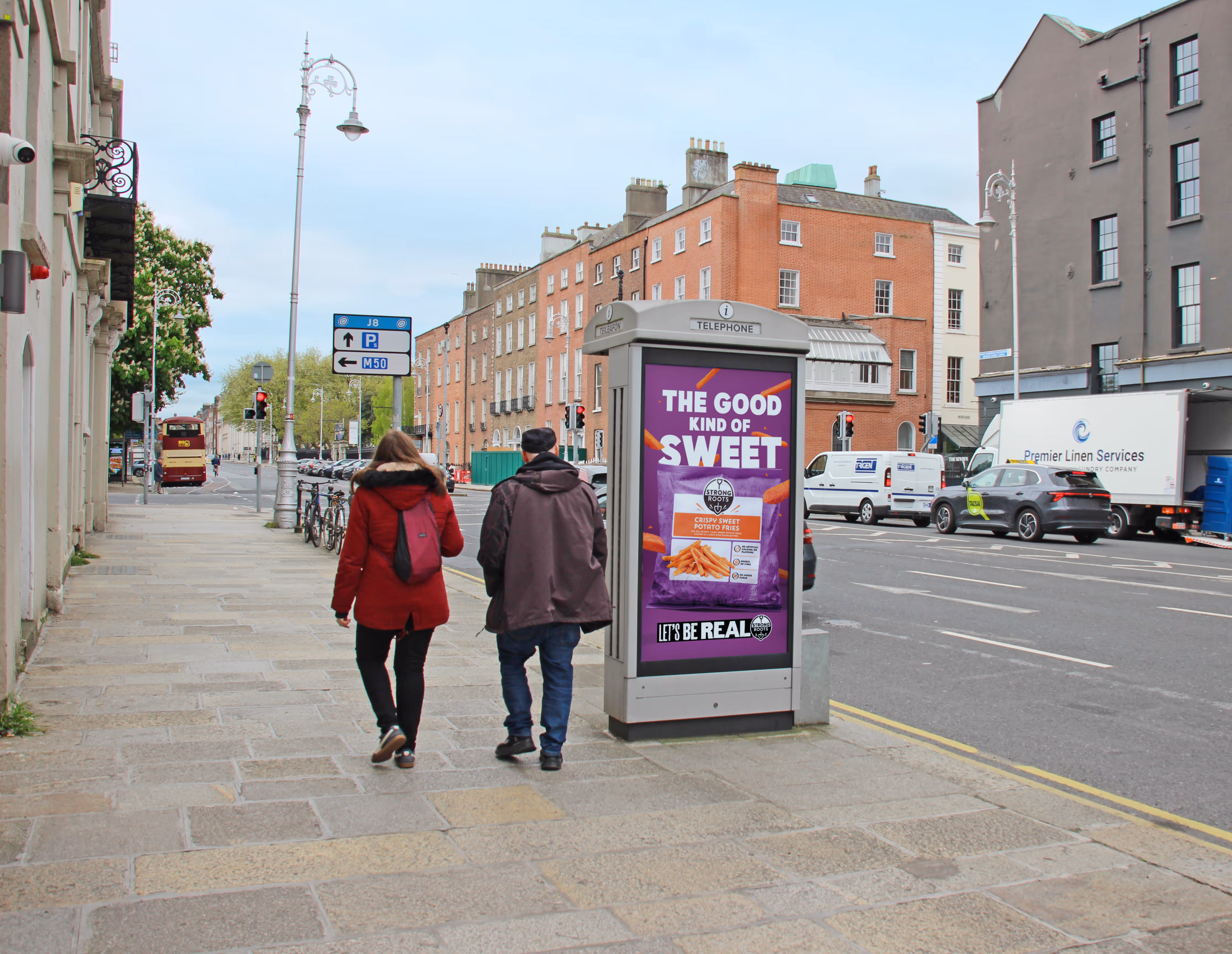 An Adshel Live Kiosk on a busy Dublin street
