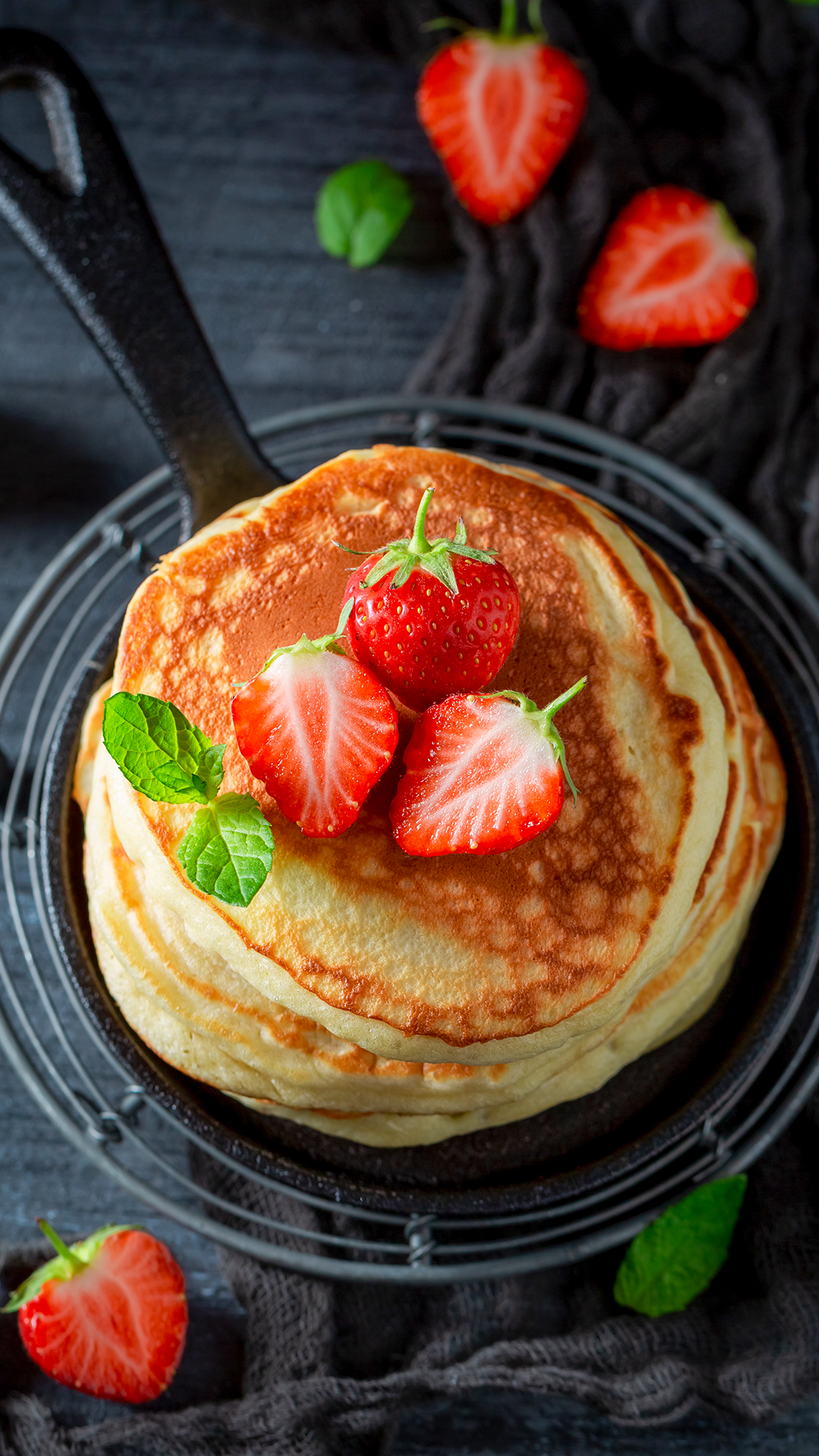 Fluffy pancakes with cottage cheese and strawberries