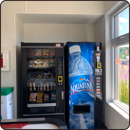 Distributeur automatique de collations en milieu de travail