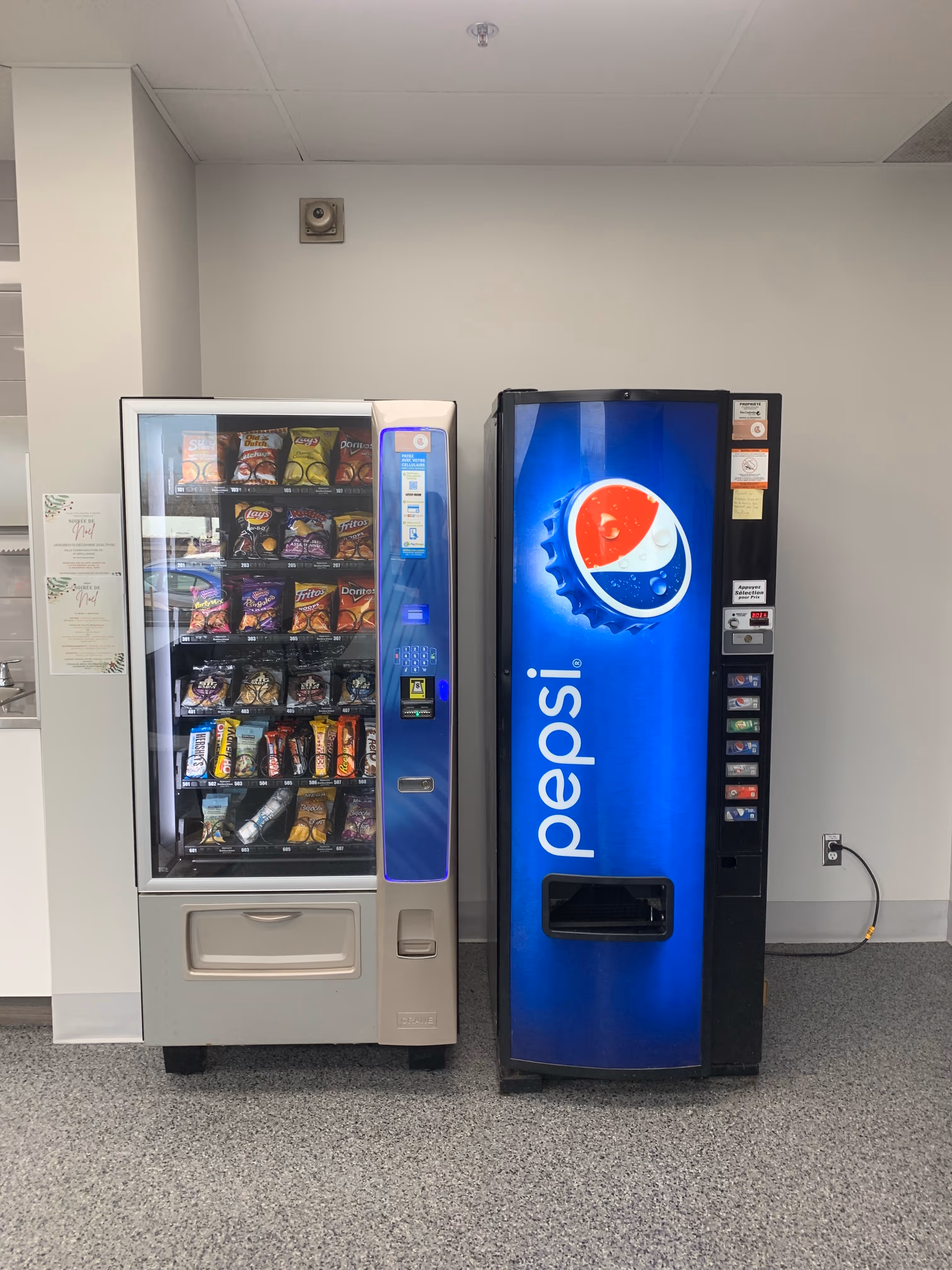 Distributeur automatique de collations en milieu de travail