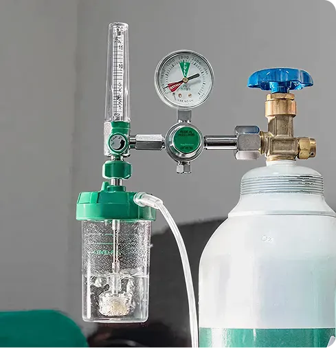 Oxygen regulator and humidifier bottle attached to a medical oxygen tank