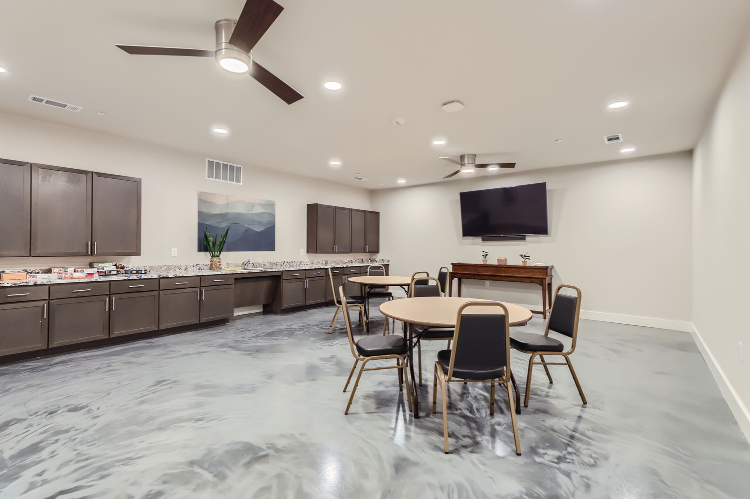 Game room with tv, cabinets and table and chairs