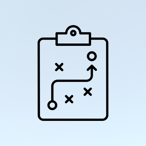 Icône de planification stratégique : clipboard avec un schéma tactique composé de croix et de flèches, illustrant la logique et la planification d’un bureau d’études.