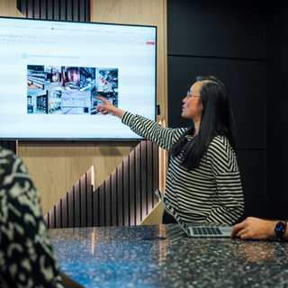 3D retail layout shown in overhead floor plan.