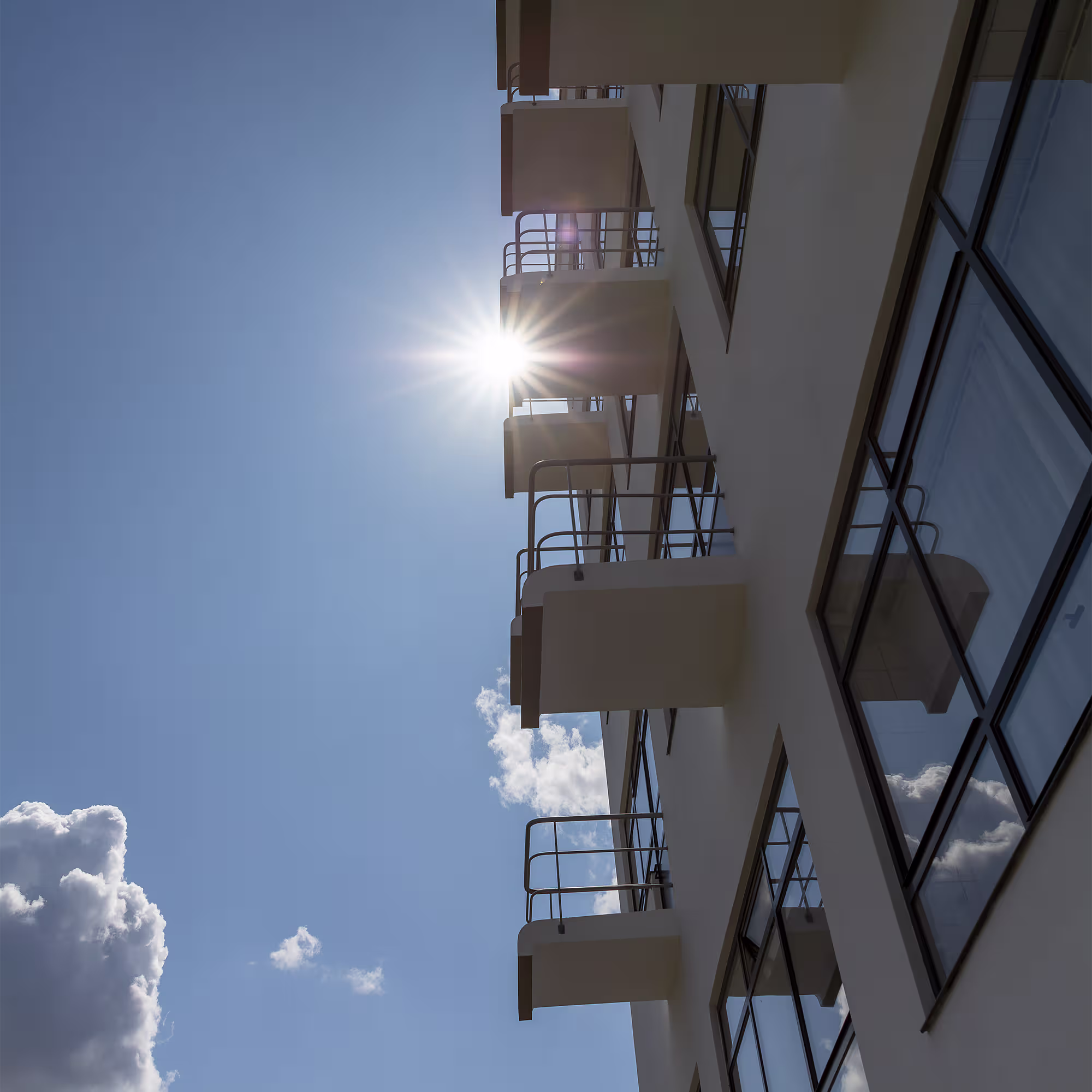Bauhaus Dessau Building Image