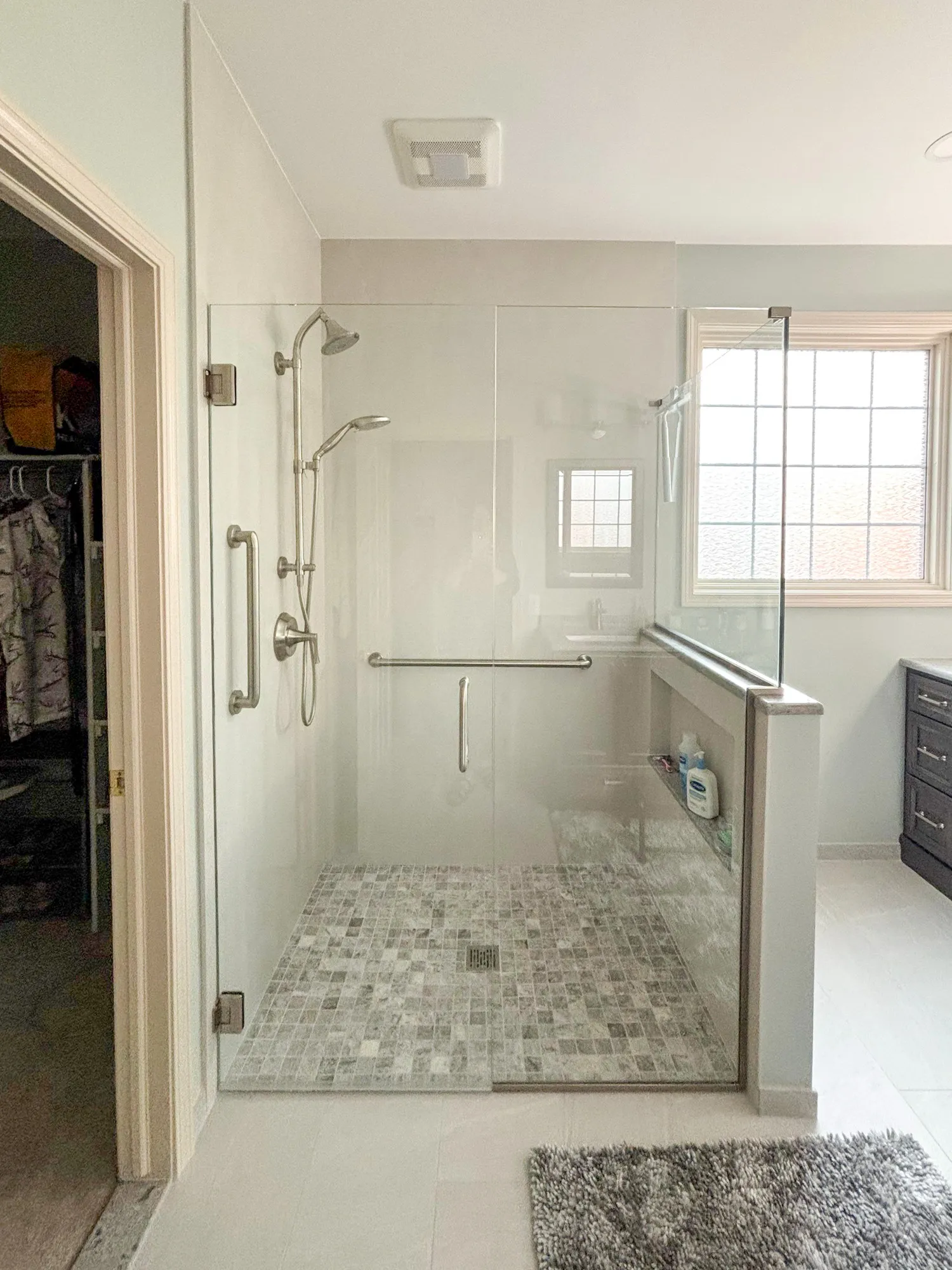 Tiled floor bathroom and dual showerheads