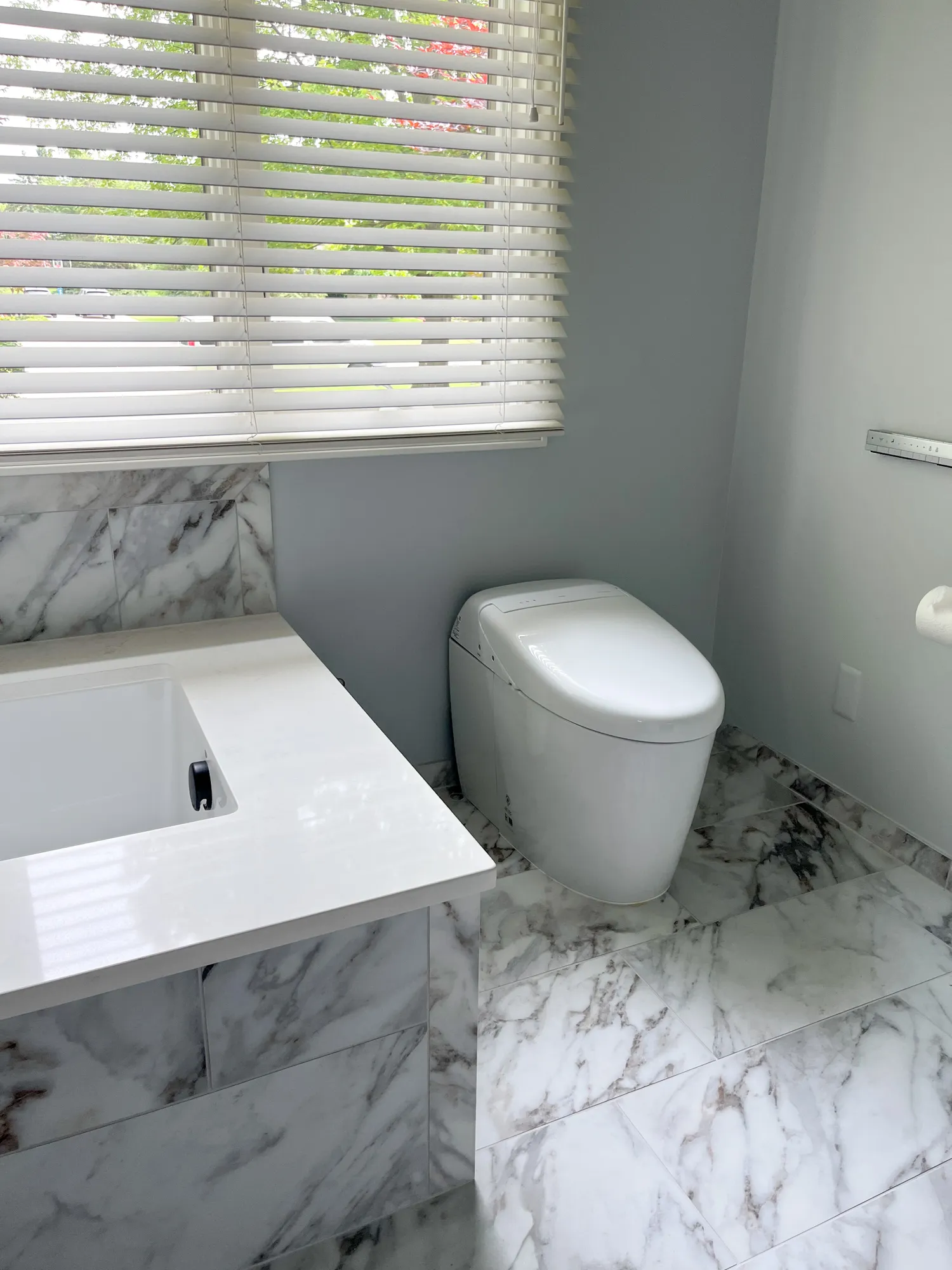 Modern bathroom vanity