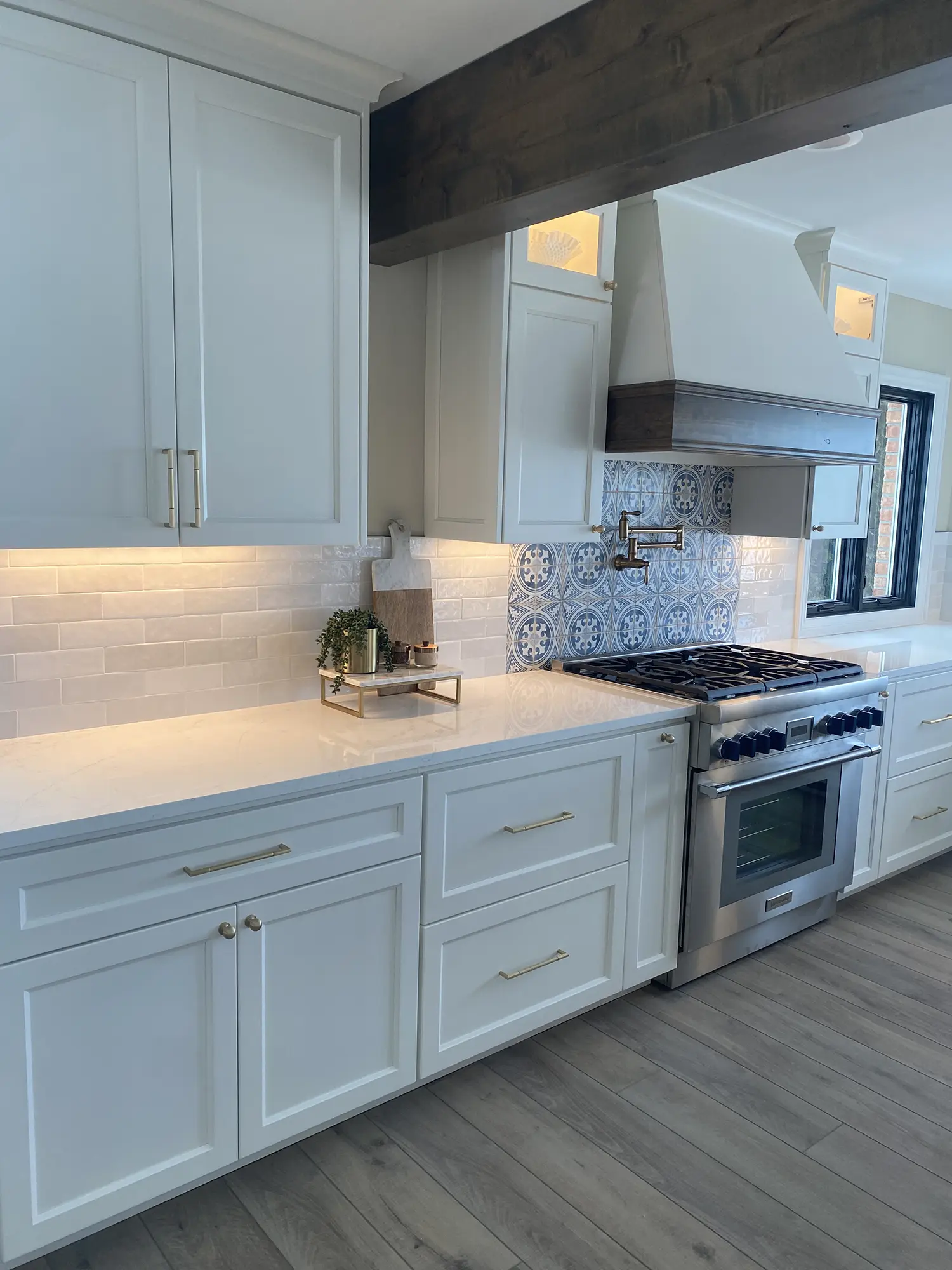 Spacious modern kitchen