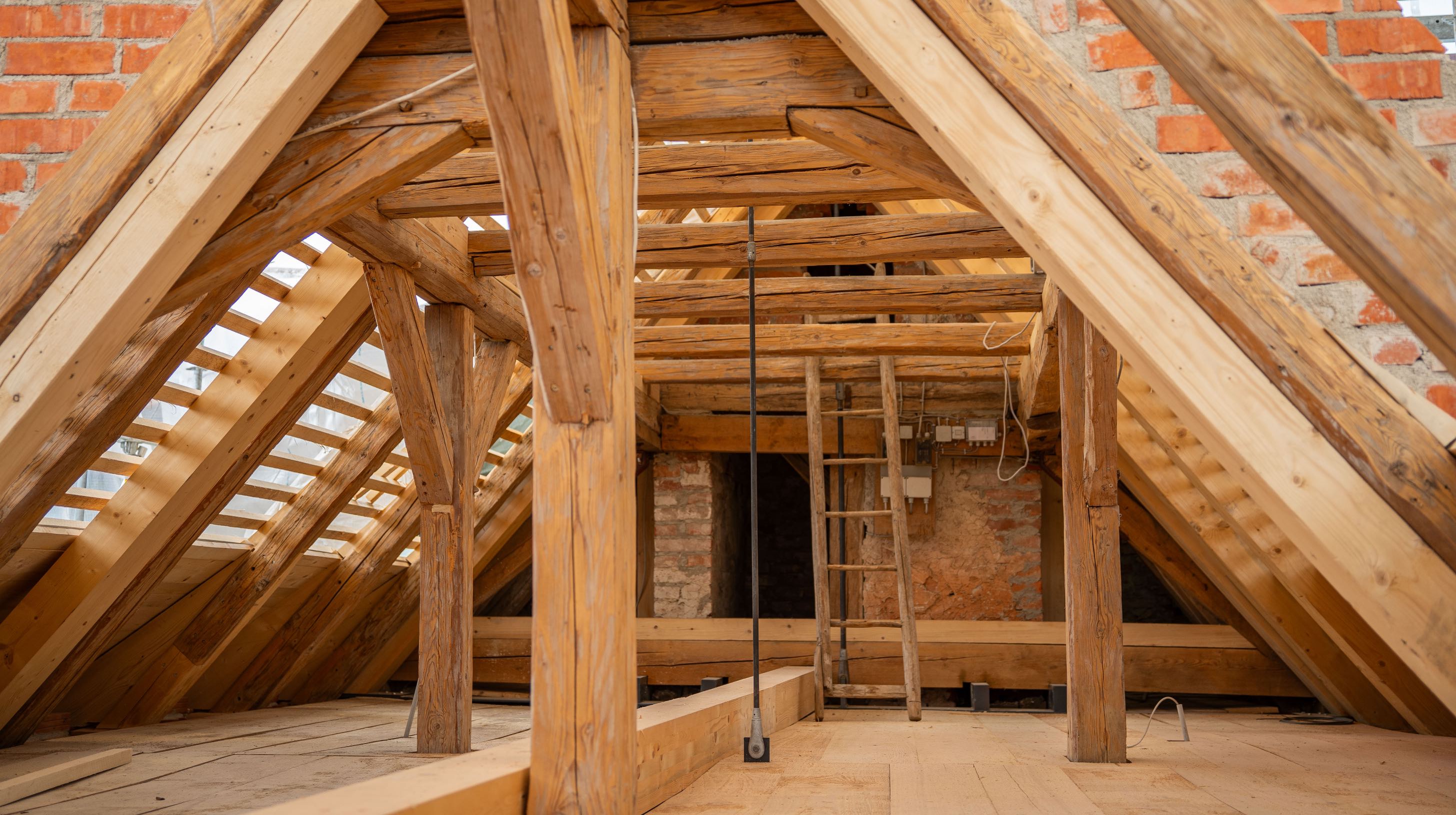 Sanierung einer alten Kapelle – Dacharbeiten mit Liebe zum Detail und Respekt vor dem Bestand.