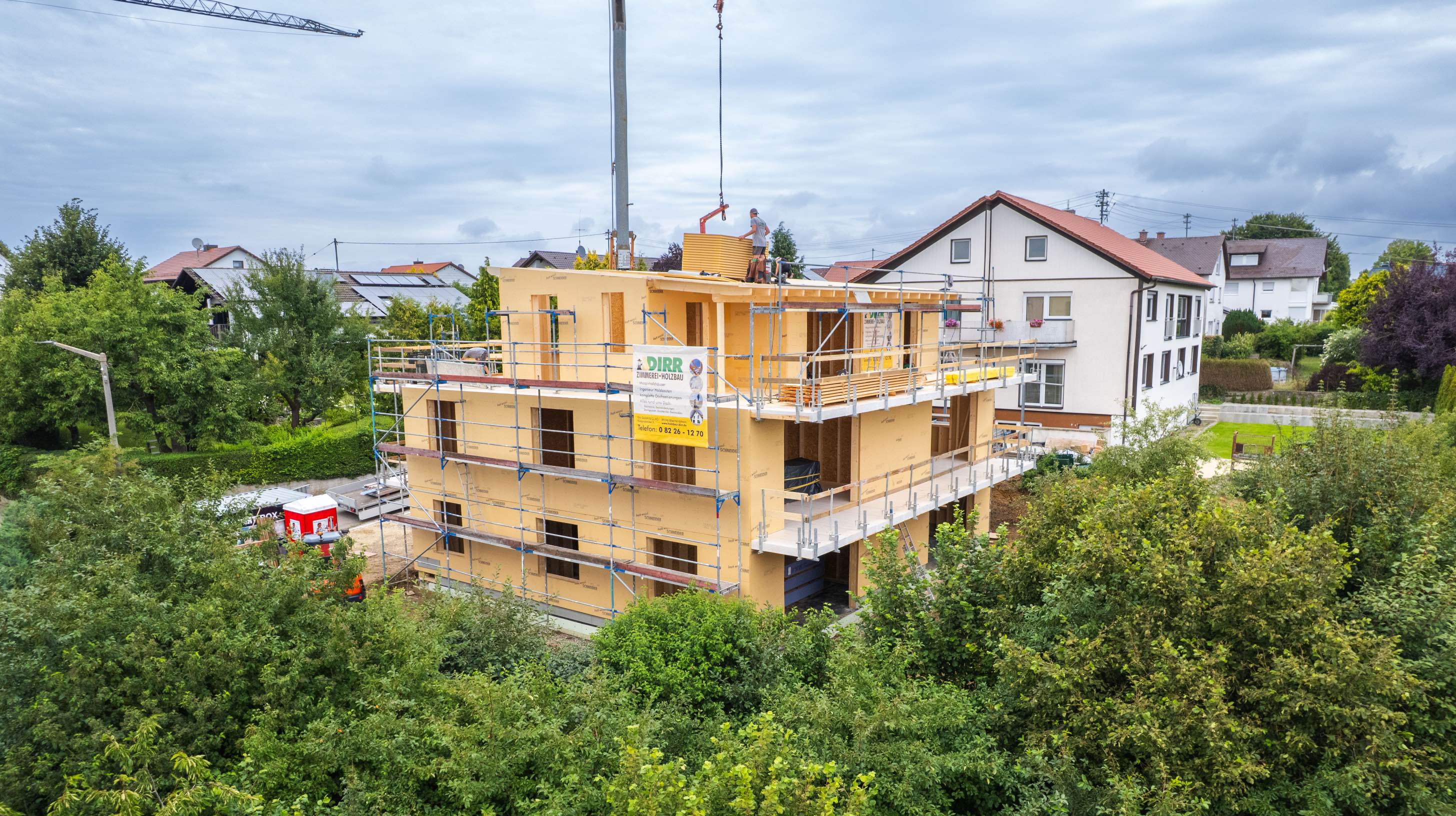 Mehrfamilienhaus mit Penthouse – hohe Dämmung, gute Statik und natürlicher Schallschutz.
