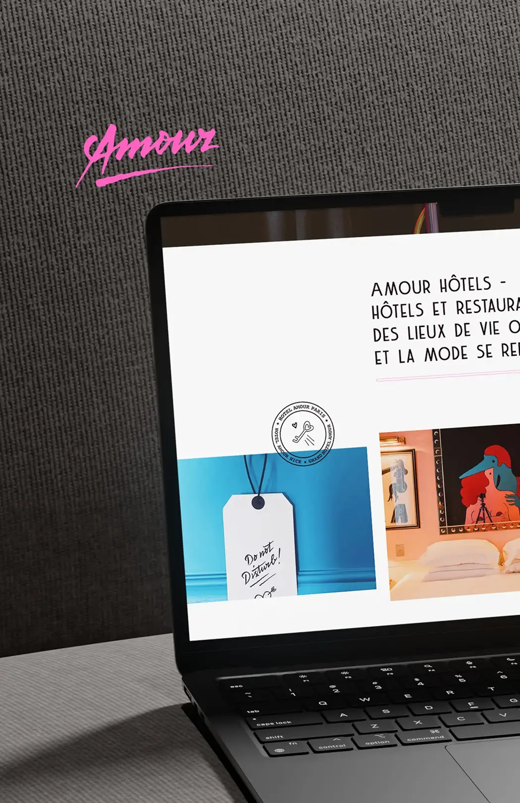 Photo illustrant le service digital, de Jonathan Blanc, graphiste basé à Lyon - Visuel mockup du site internet que j'ai réalisé pour les Hôtels Amour. Création de template web et mobile.