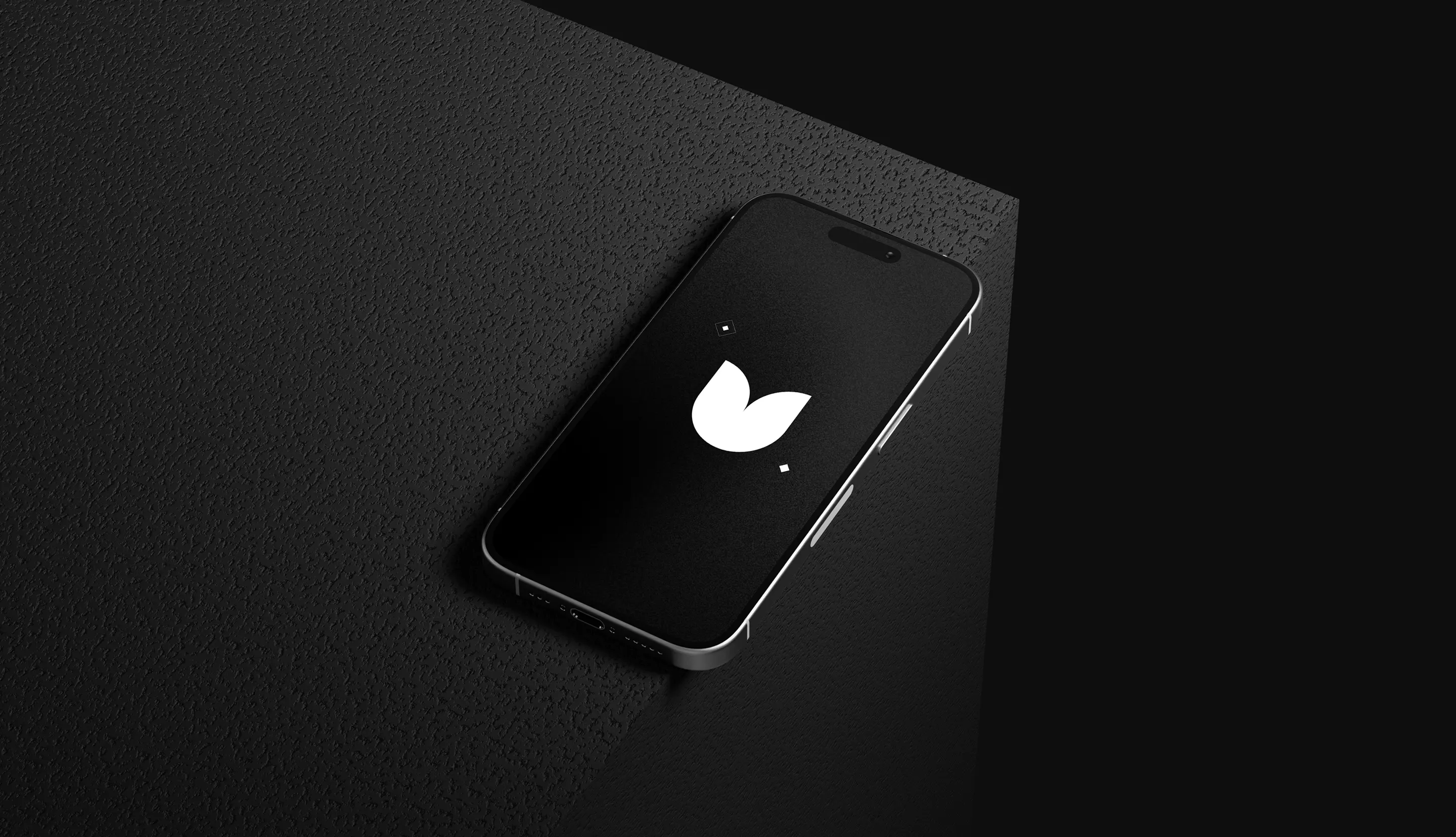 Hero de la home page de Jonathan Blanc, grapgiste, directeur artistique et webdesigner sur Lyon. Photo d'un smartphone avec le logo de Jonathan Blanc