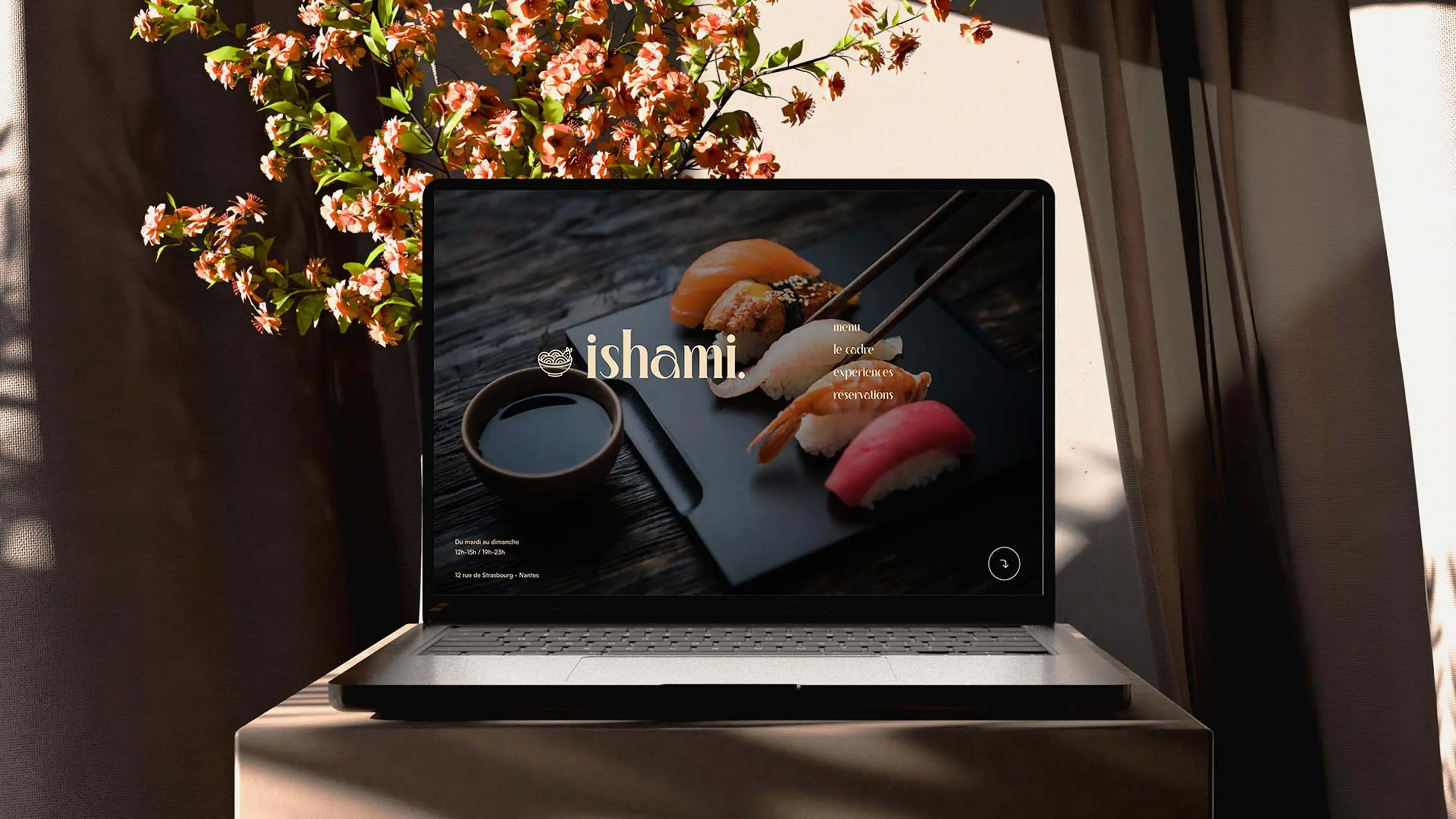 Mockup du site internet Ishami avec la home page - version desktop