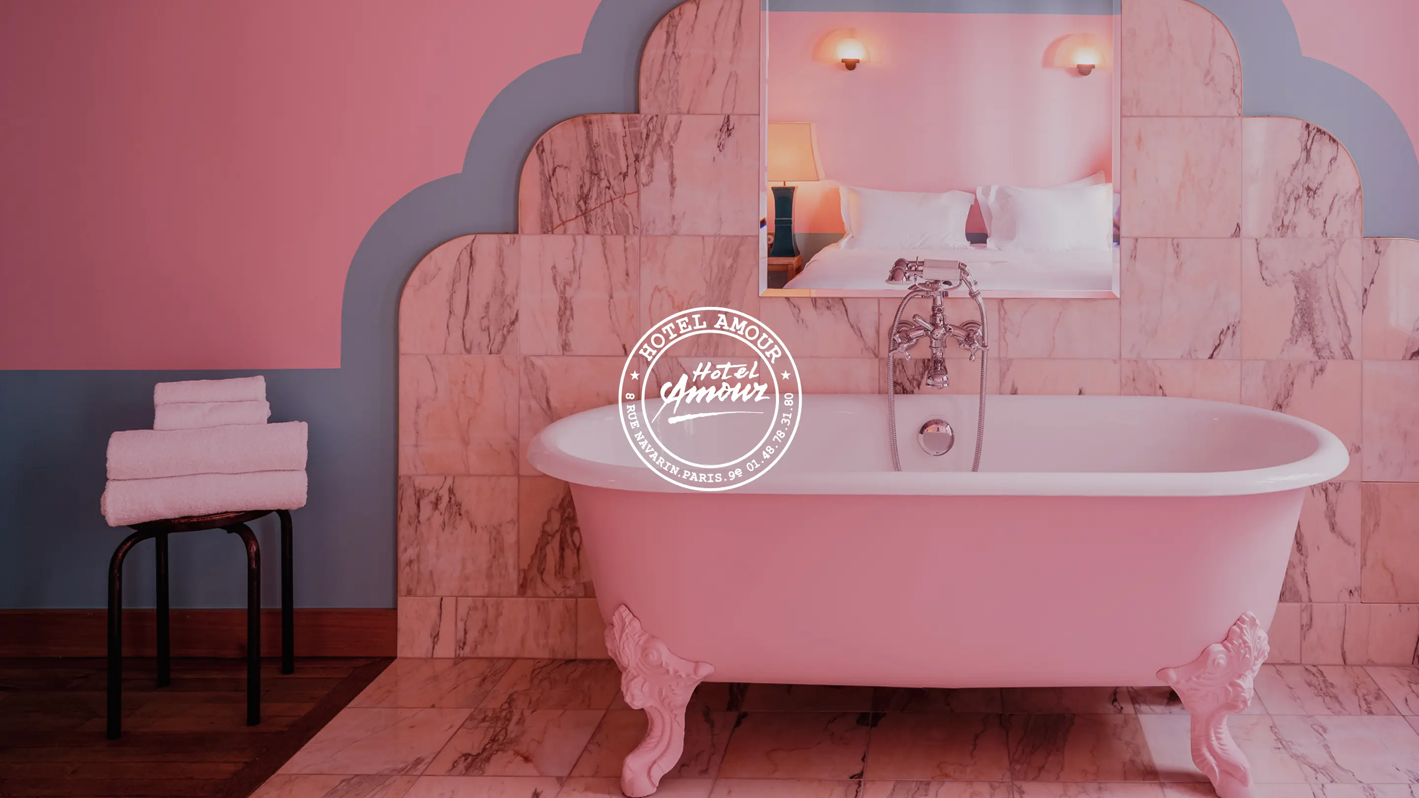 Visuel moodboard d'une des chambres avec le logo de la marque