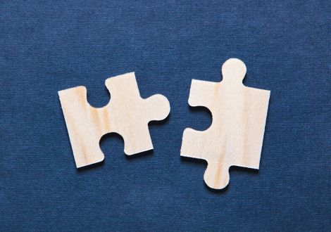 Två pusselbitar som symboliserar flexibel och modulär open source-lösning.