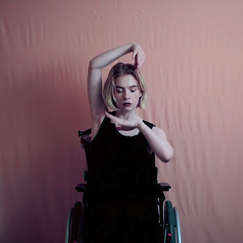 «Till den som bär mig» von Elbe Wallin, Schweden 2018