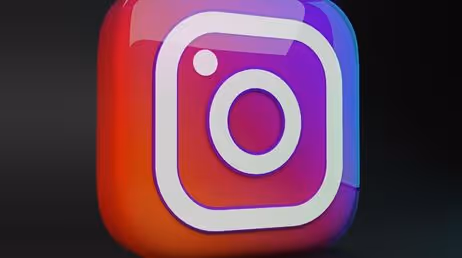 3D Instagram logo with glossy finish on dark background