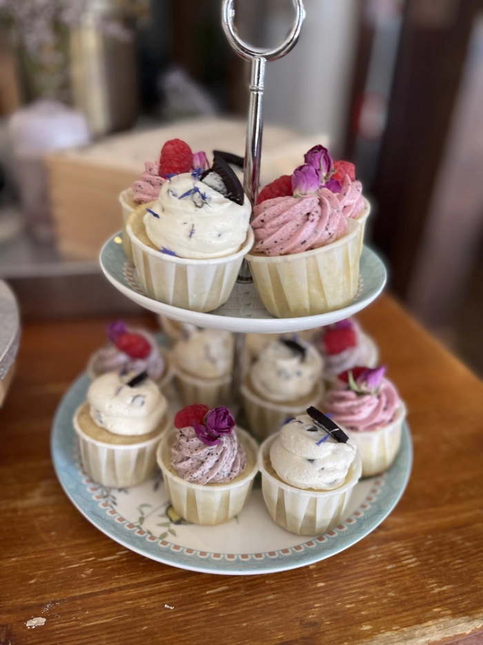 Cupcakes auf einer Etagere