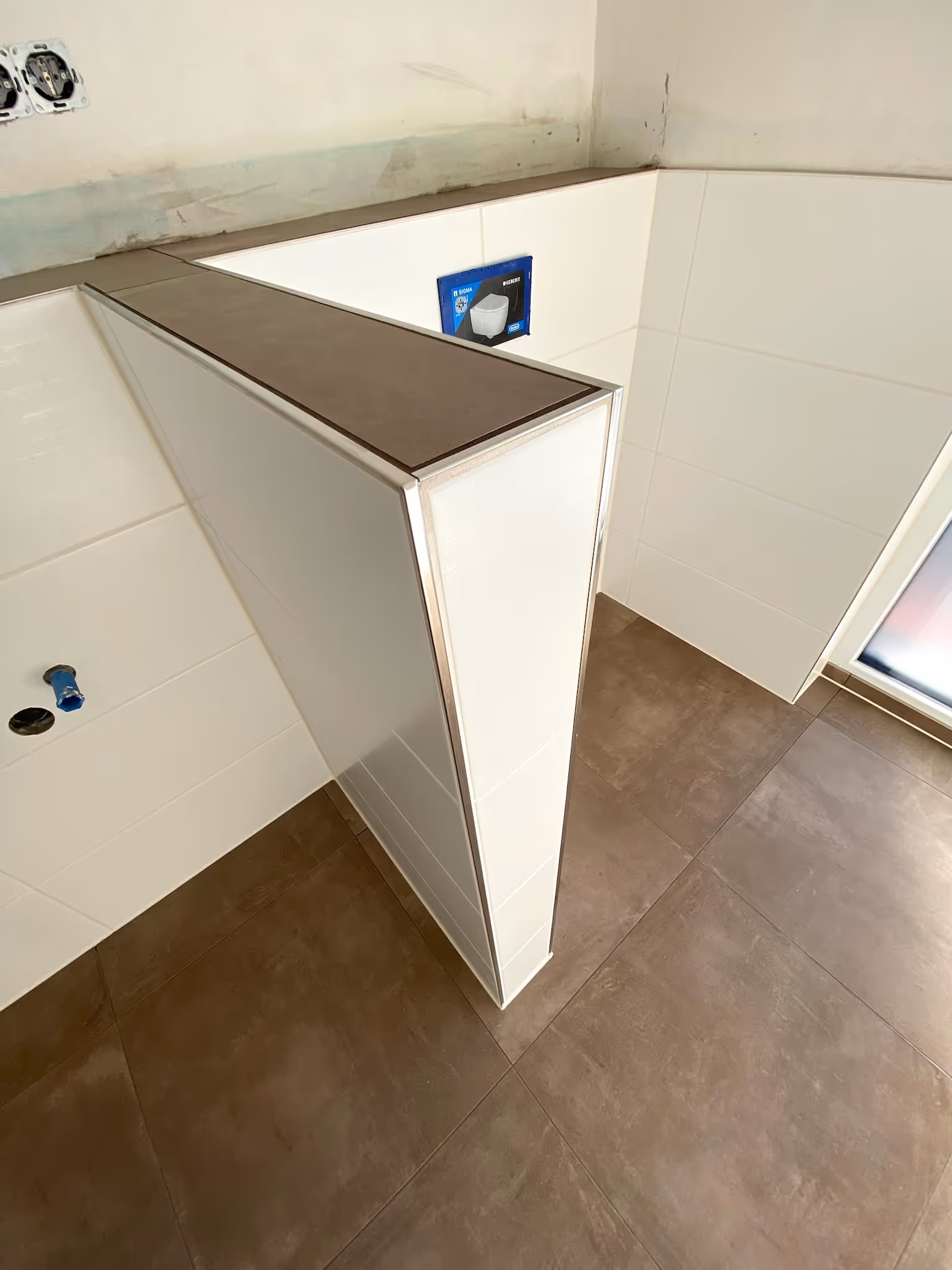 Komplett gefliestes Badezimmer mit modernen Fliesenarbeiten in Gelnhausen