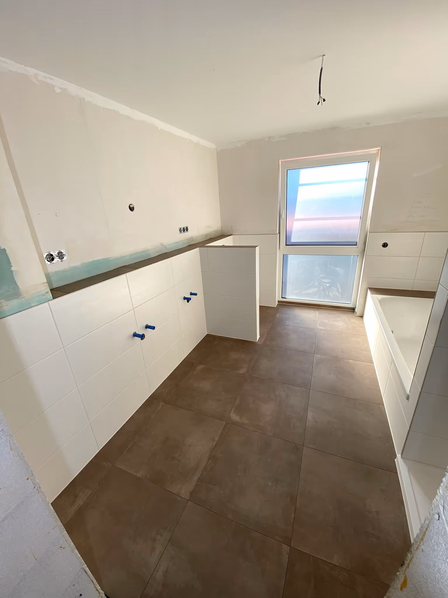 Hochwertige Badezimmerfliesen fachgerecht verlegt in Aschaffenburg