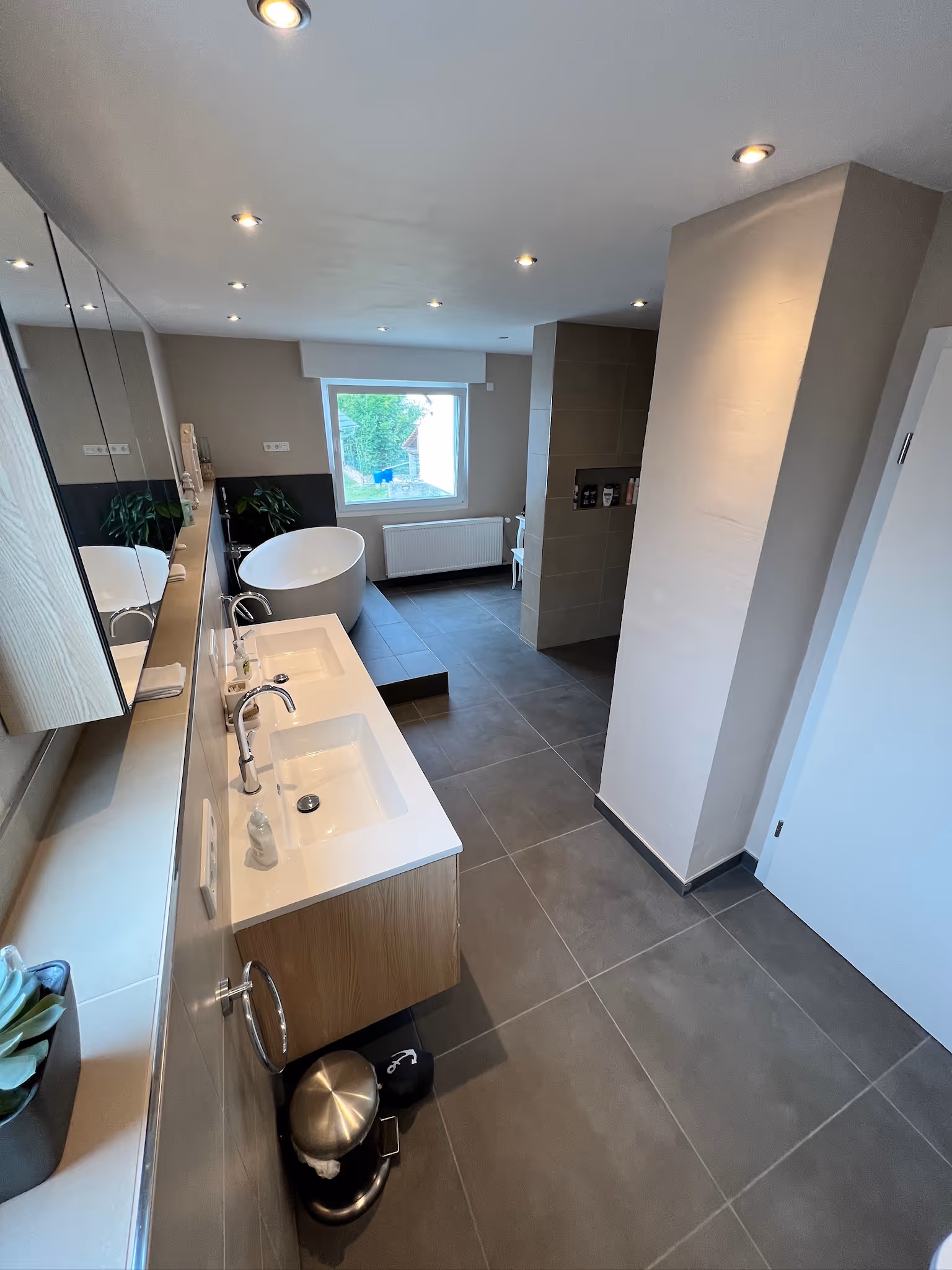 Hochwertige Badezimmerfliesen mit sauberer Ausführung in Hanau