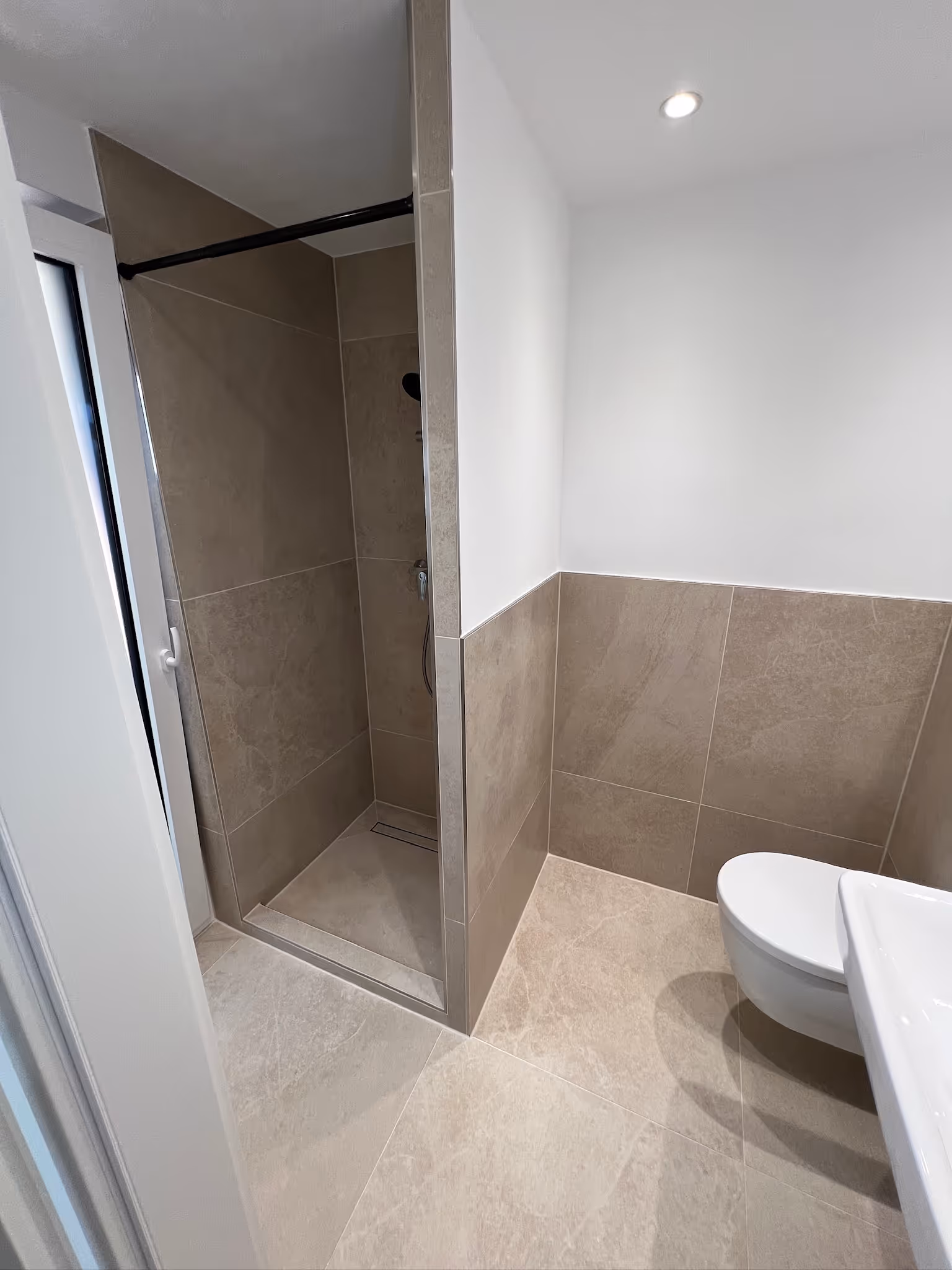 Wand- und Bodenfliesen im Badezimmer fachgerecht verlegt in Frankfurt am Main