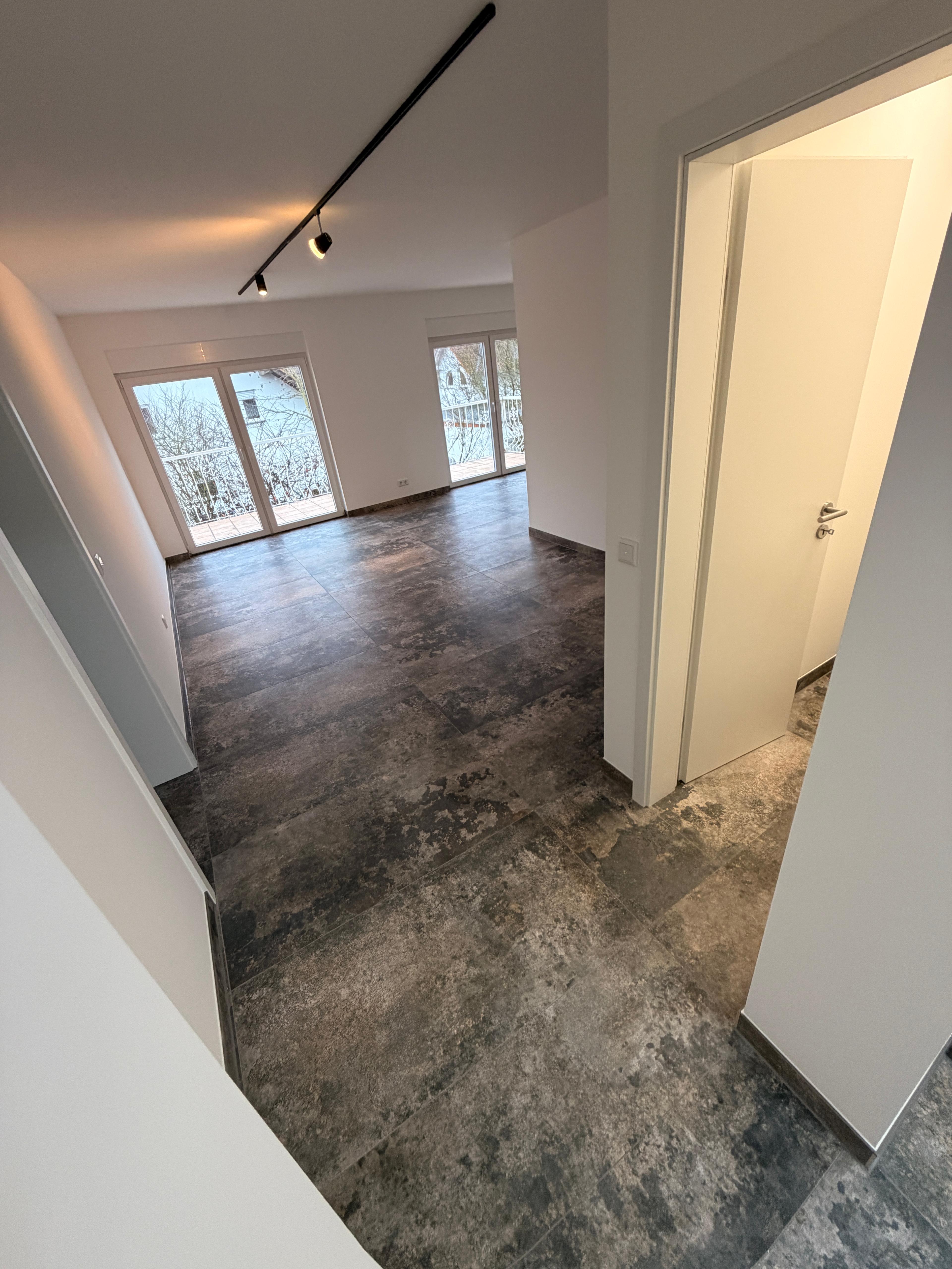 Präzise Fliesenverlegung mit hochwertigen Materialien in Aschaffenburg